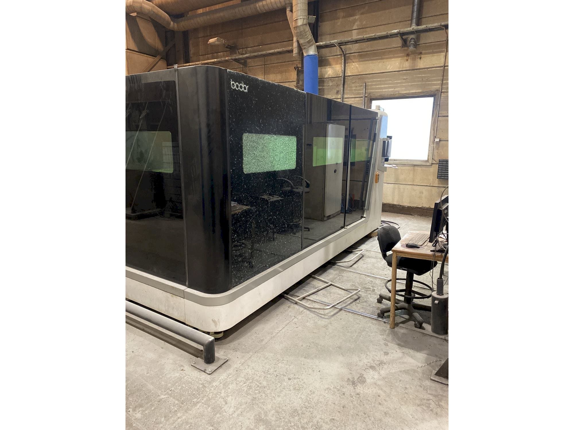 Vooraanzicht  van Bodor S2040  machine