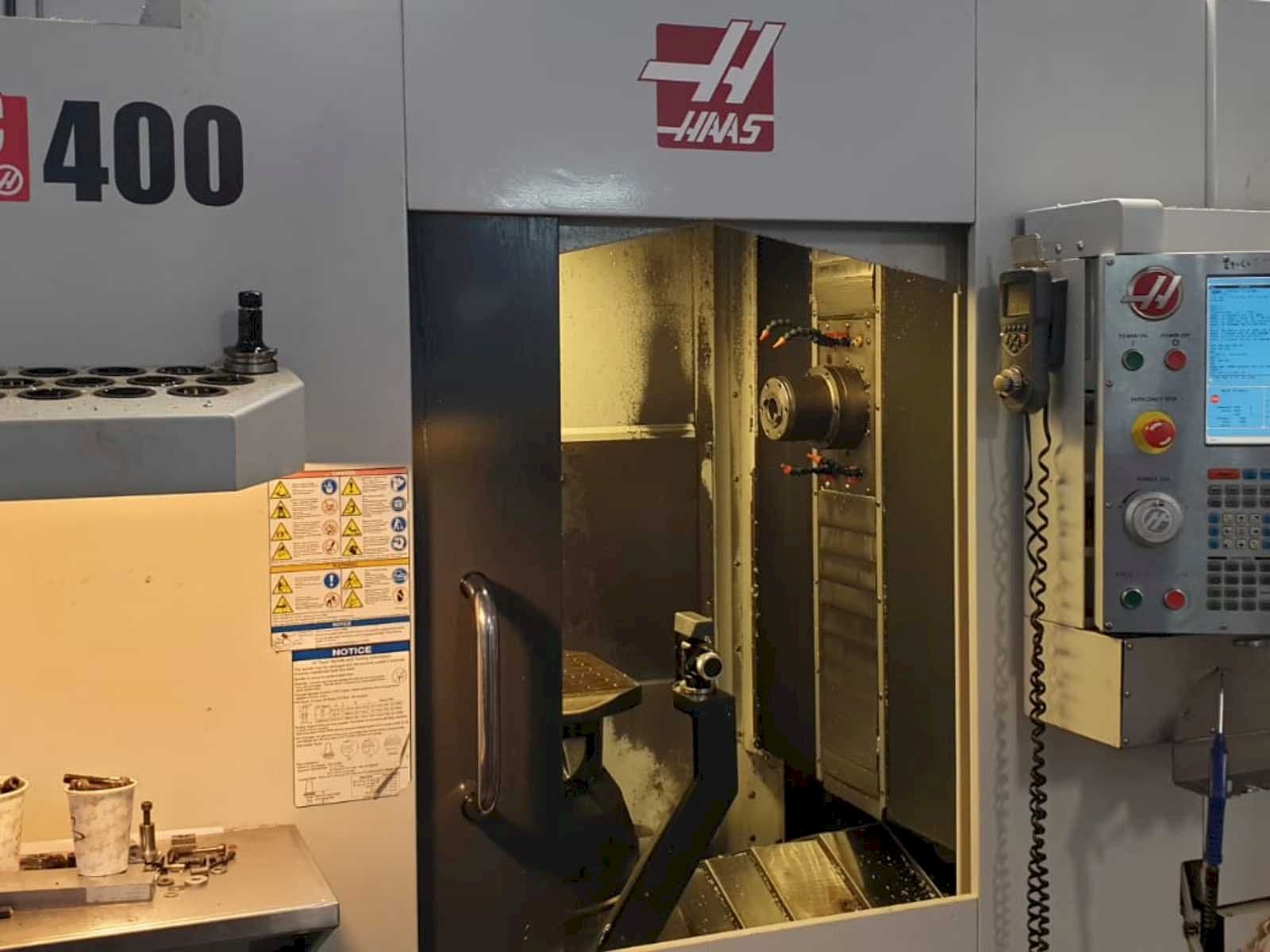 Vooraanzicht  van HAAS EC400  machine