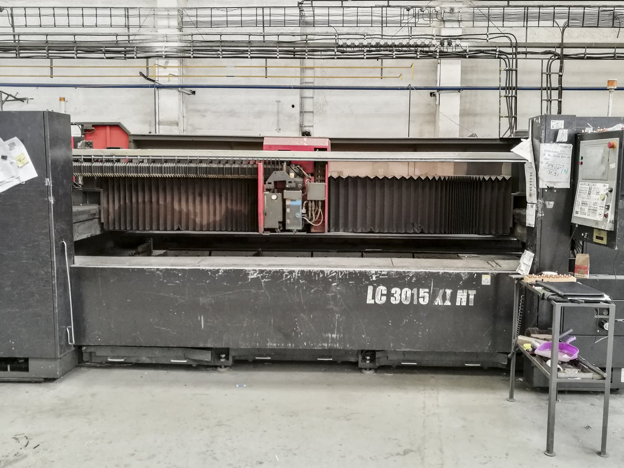 Vooraanzicht  van AMADA LC 3015 X1 NT machine