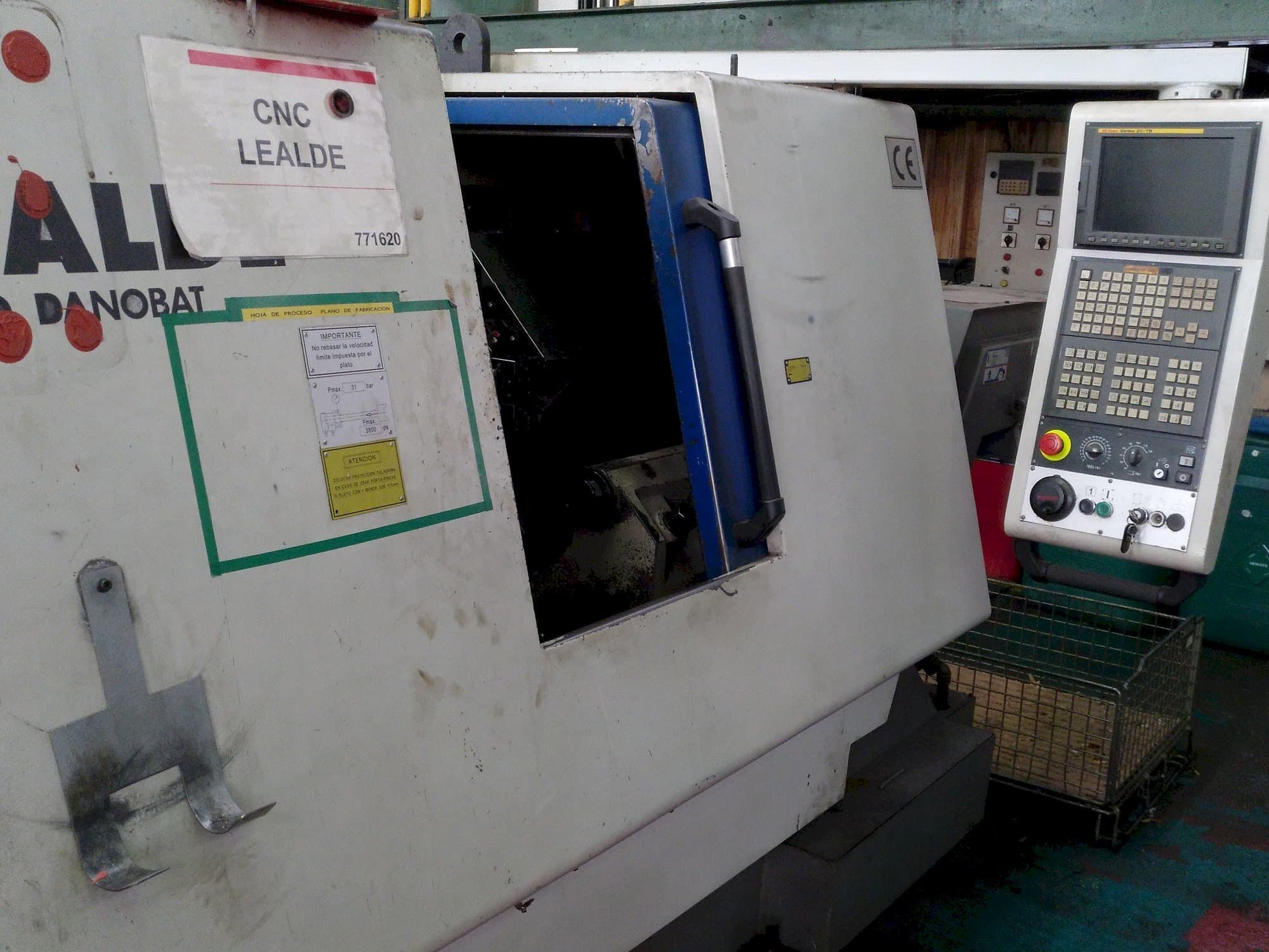 Vooraanzicht  van Lealde TNC 10  machine