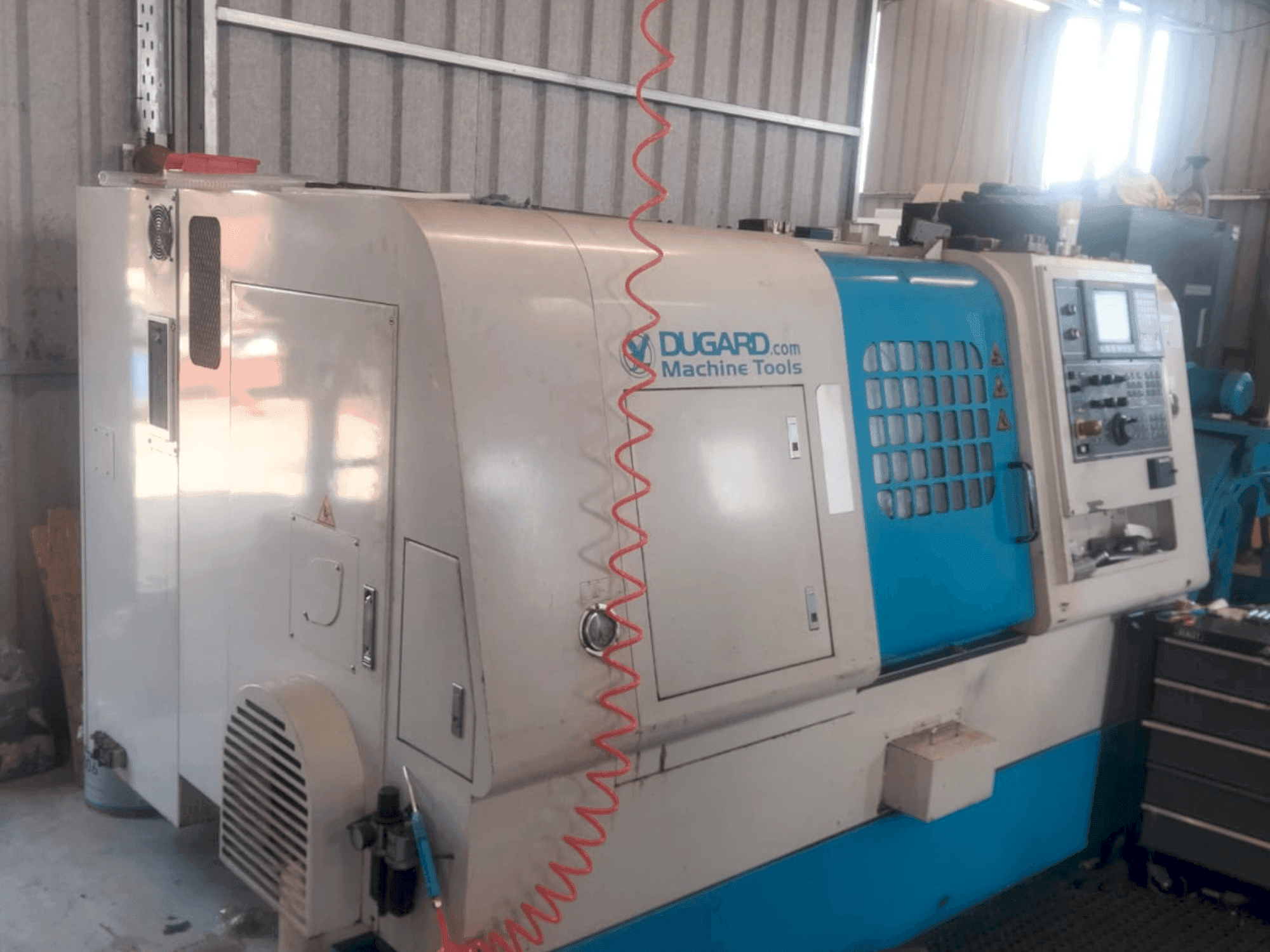 Vooraanzicht  van Dugard									 Eagle 200  machine