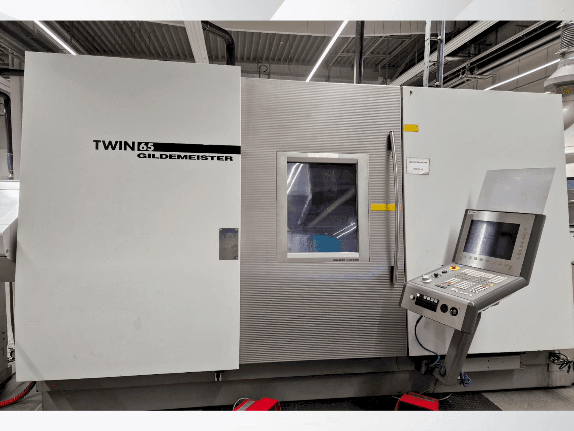 Vooraanzicht  van Gildemeister TWIN 65 (2004)  machine