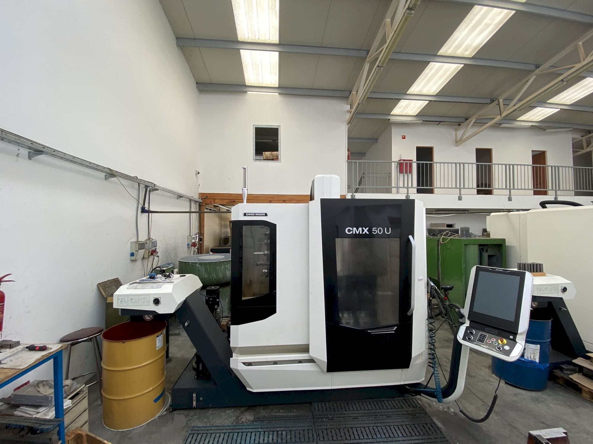 Vooraanzicht  van DMG MORI CMX 50 U  machine