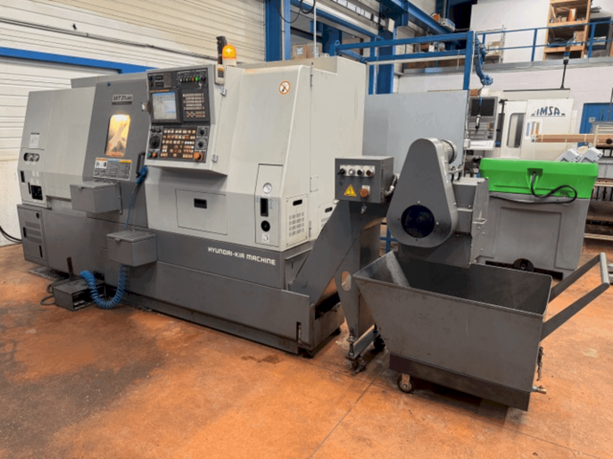 Vooraanzicht  van HYUNDAI KIA SKT21LMS  machine