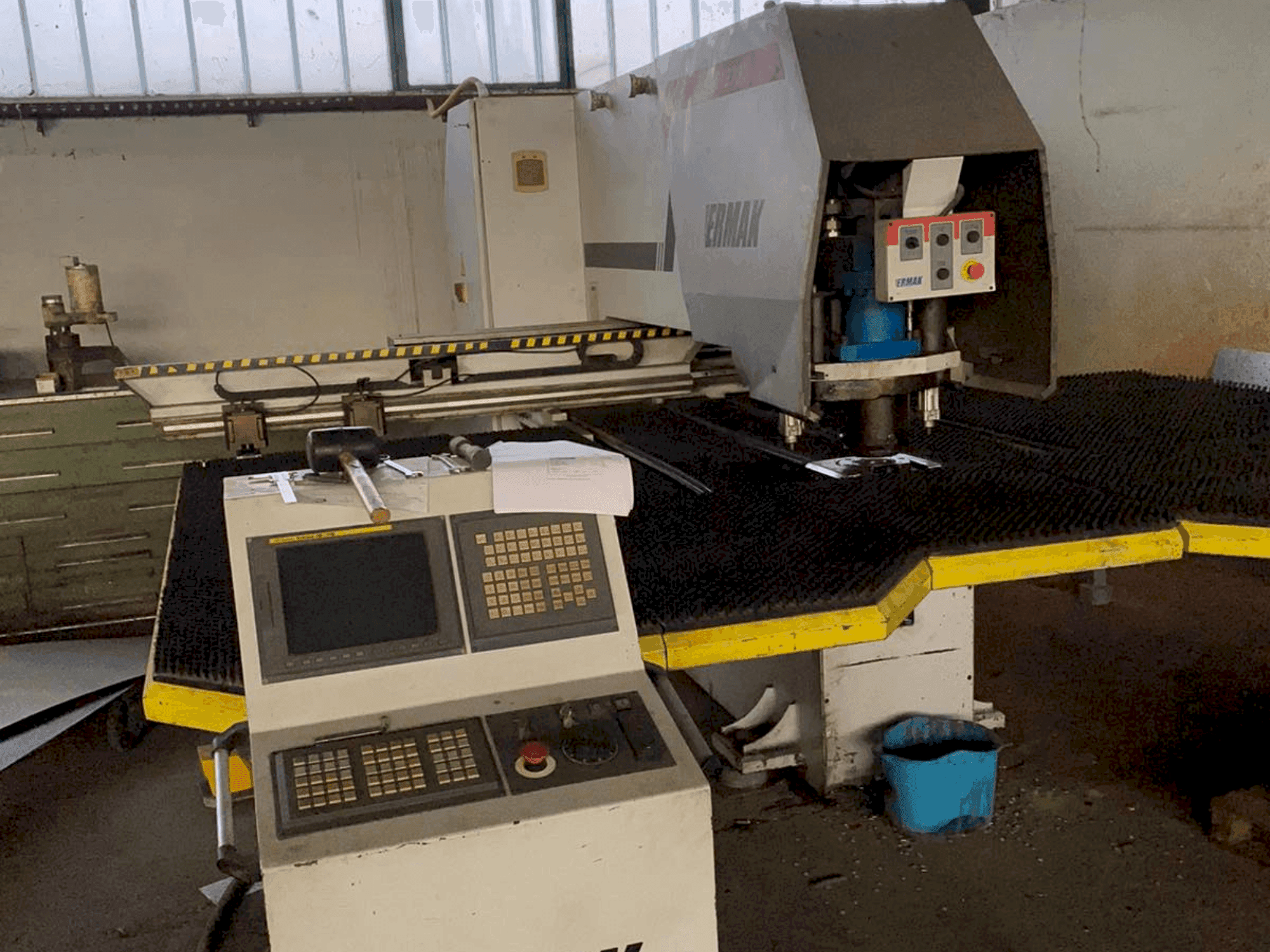 Vooraanzicht  van ERMAK EPP 1270 x 30  machine