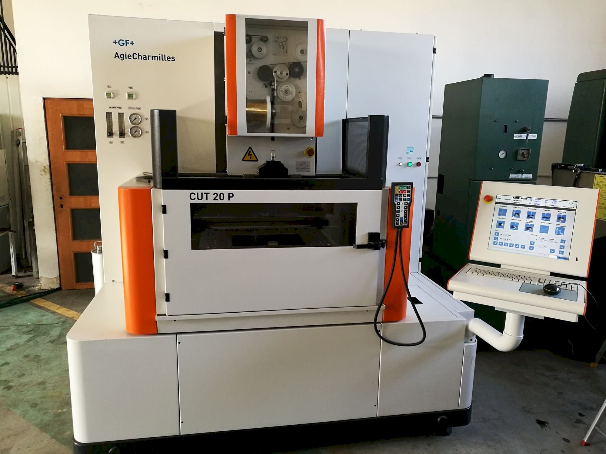 Vooraanzicht  van AgieCharmilles CUT 20 P  machine