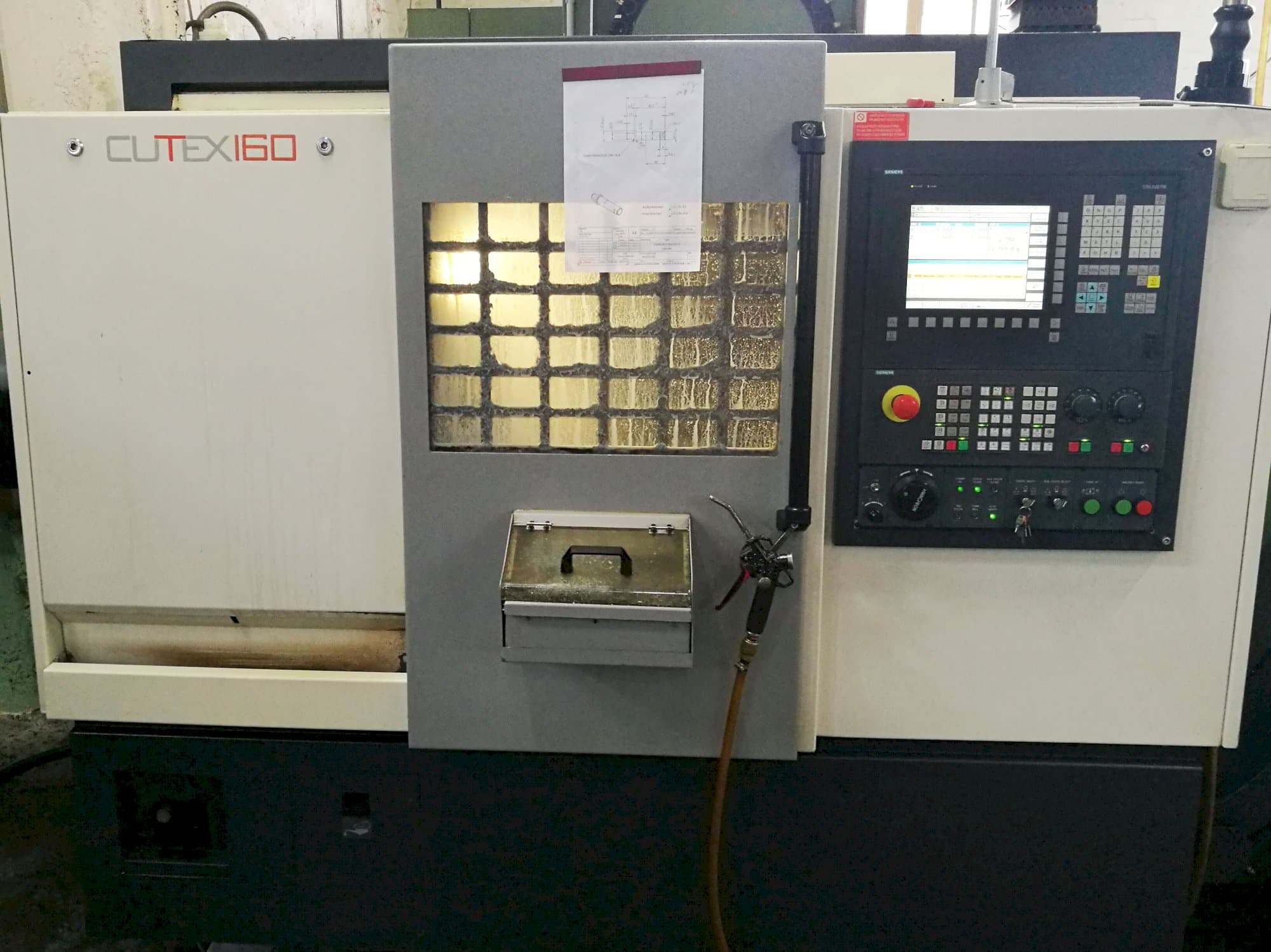 Vooraanzicht  van HWACHEON CUTEX-160 machine