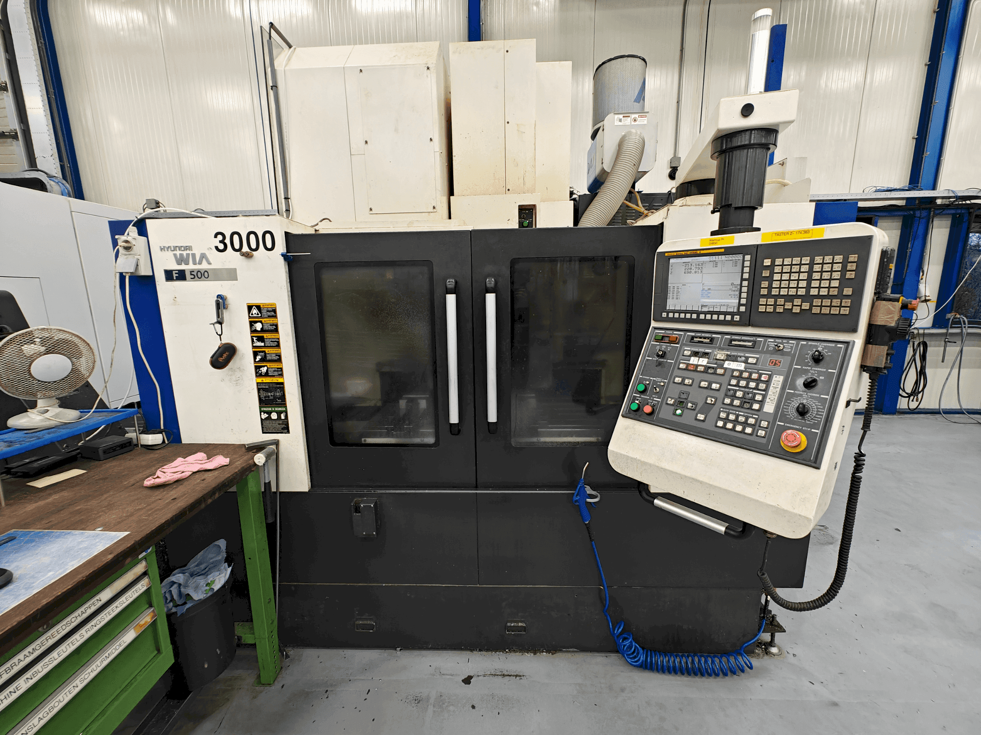 Vooraanzicht  van Hyundai Wia F500  machine