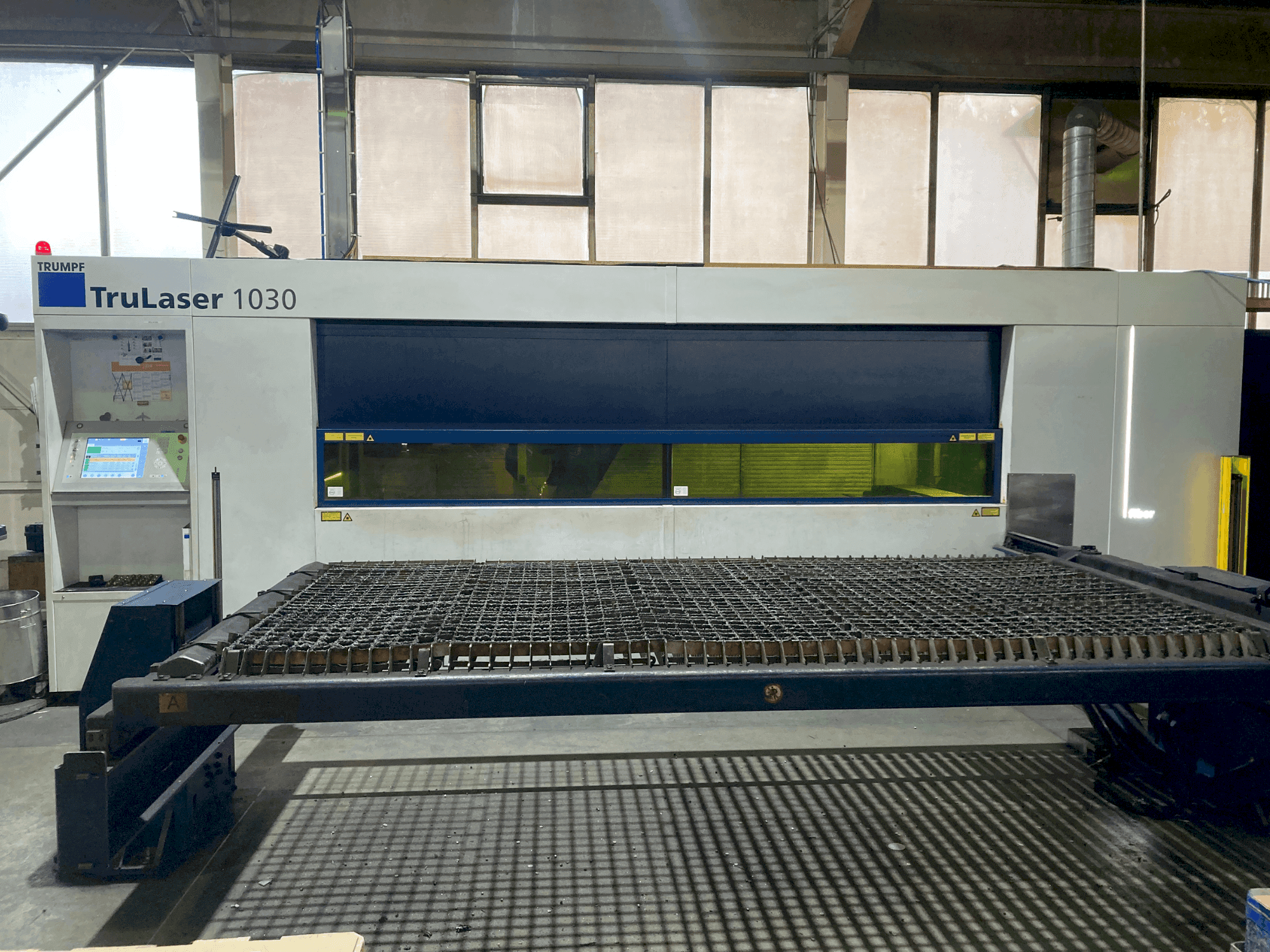 Vooraanzicht  van TRUMPF TruLaser 1030  machine