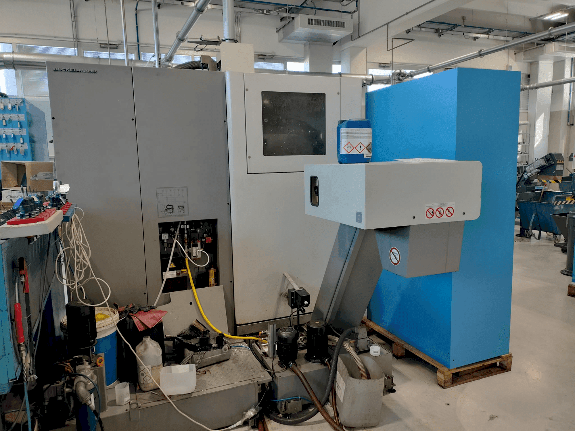 Vooraanzicht  van DMG DECKEL MAHO DMC 635V  machine