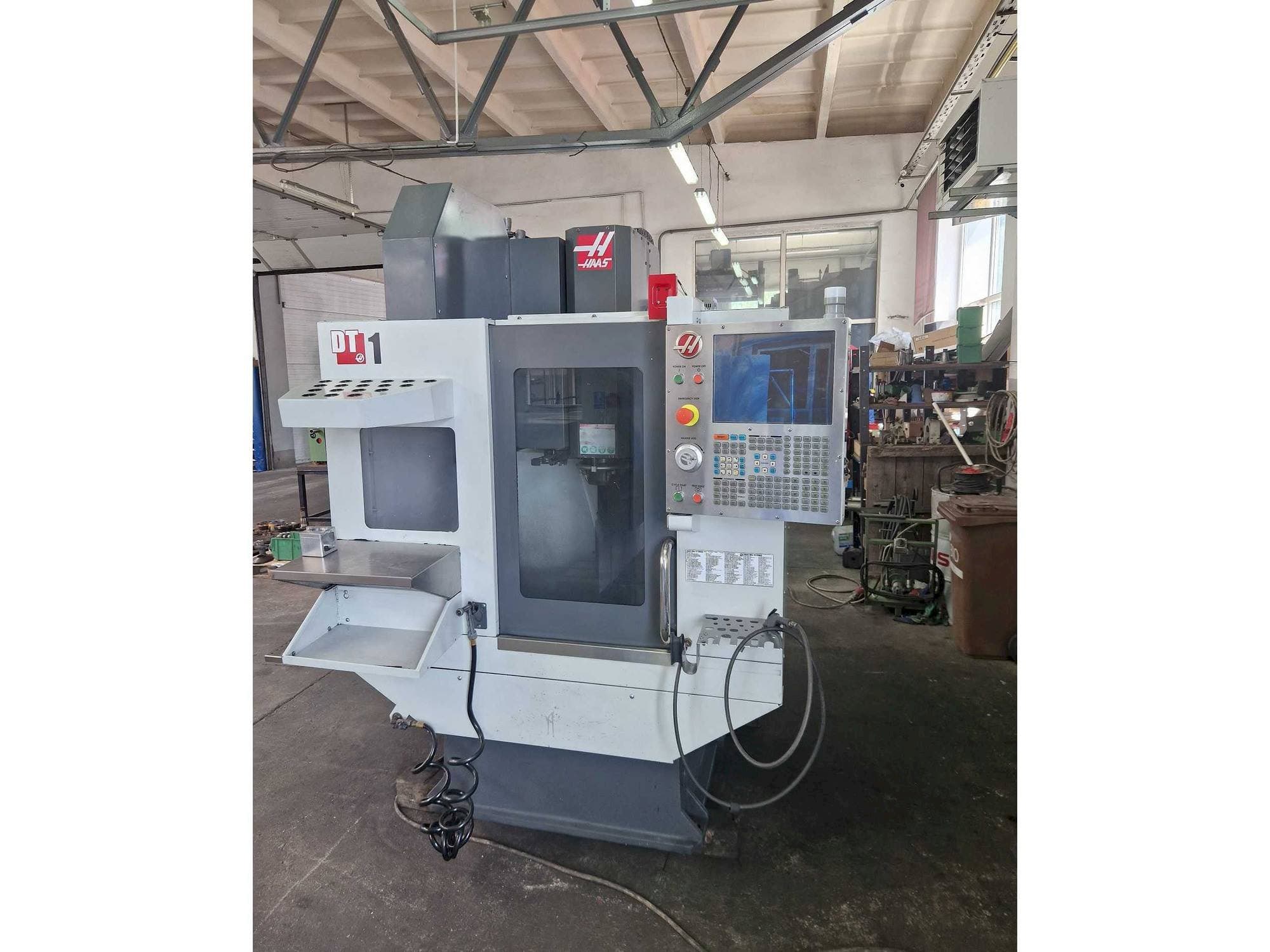 Vooraanzicht  van HAAS DT-1  machine