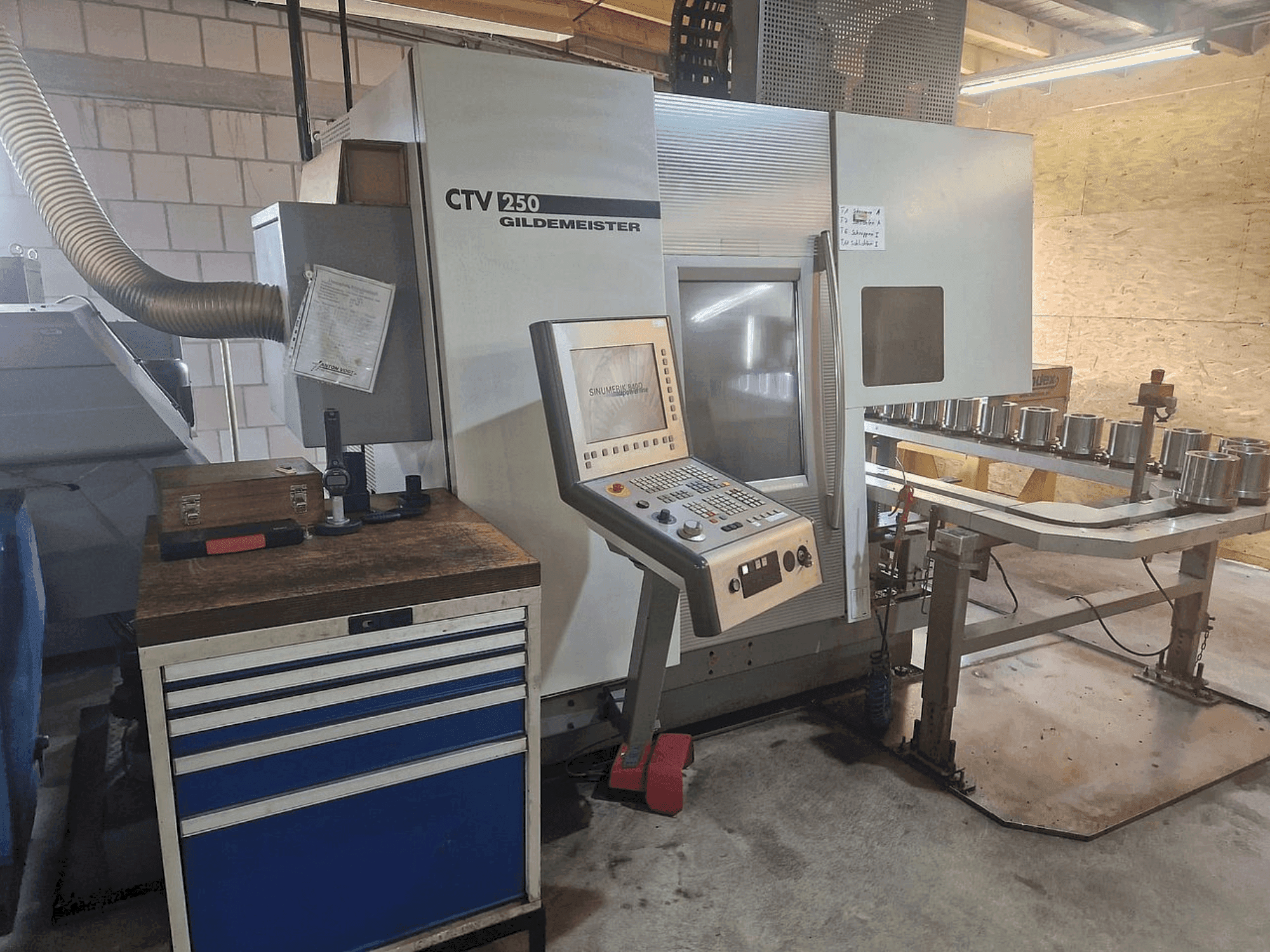 Vooraanzicht  van DMG GILDEMEISTER CTV 250  machine