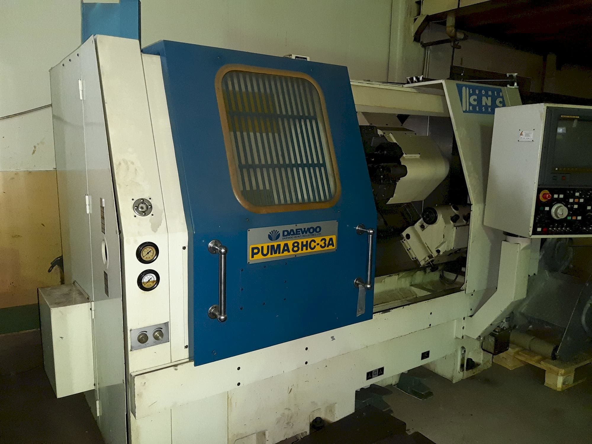 Vooraanzicht  van DAEWOO PUMA 8HC-3A  machine