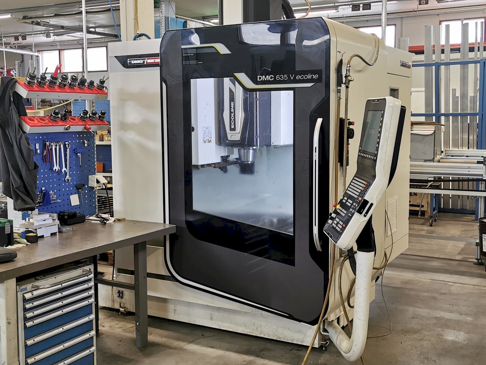 Vooraanzicht  van DMG Mori Seiki DMC 635 V Ecoline  machine