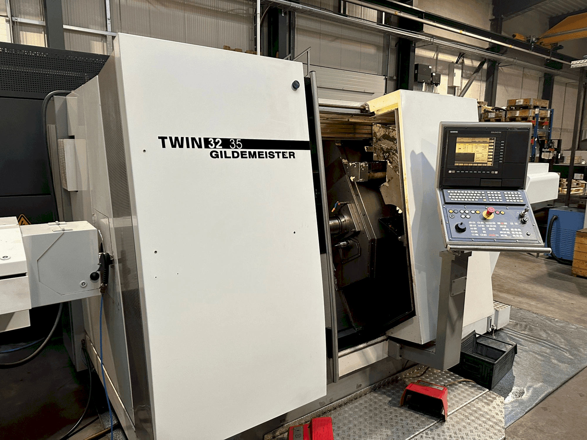 Vooraanzicht  van Gildemeister TWIN 32  machine