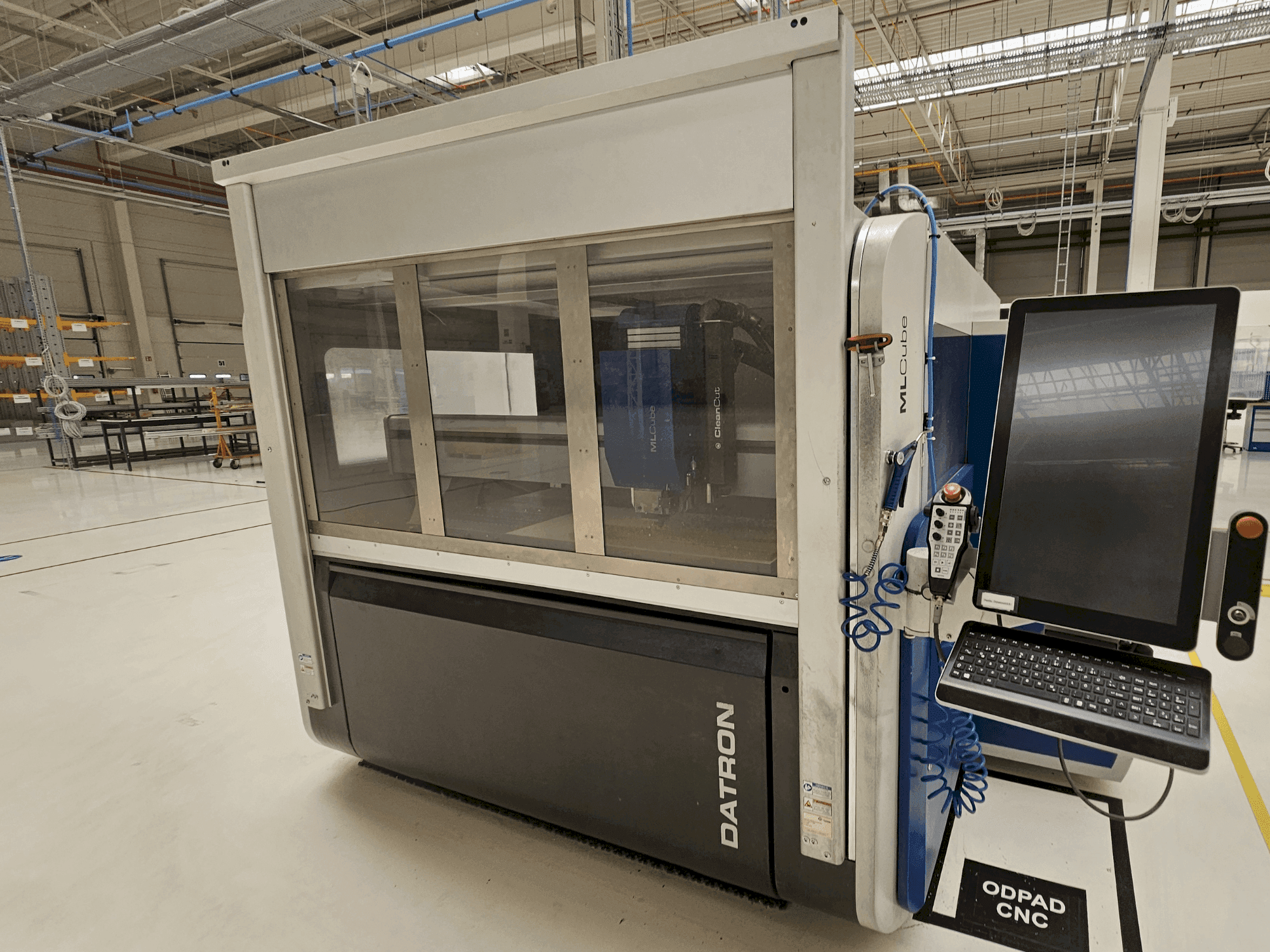 Vooraanzicht  van Datron MLCube B LS  machine