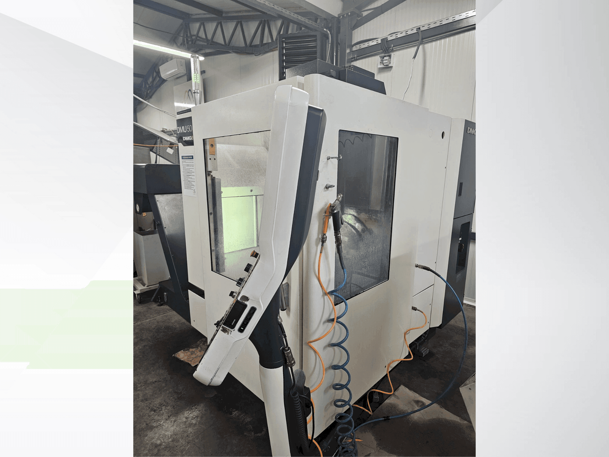 Vooraanzicht  van DMG DECKEL MAHO DMU 50 eco  machine