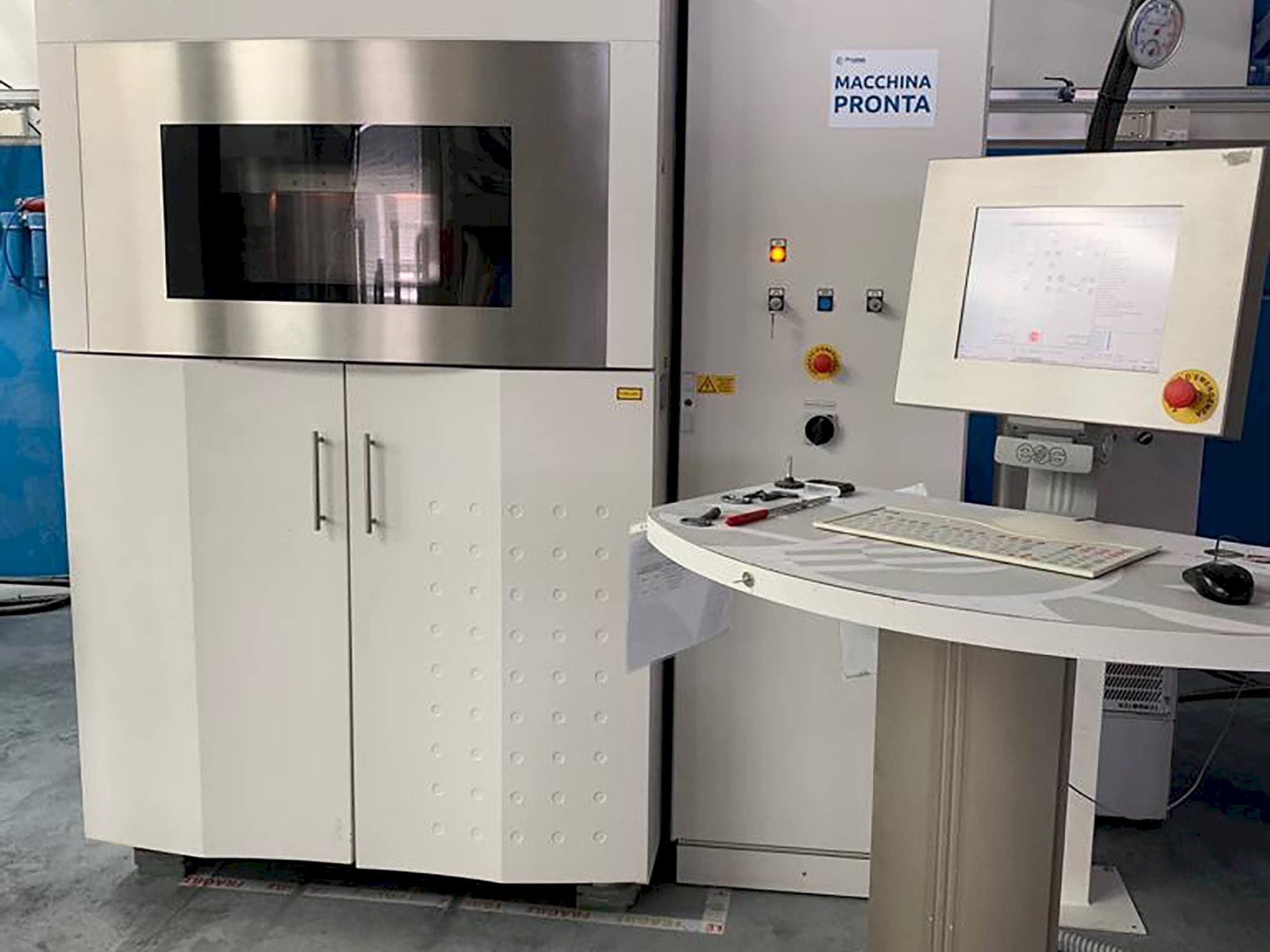 Vooraanzicht  van EOS Eosint P395  machine