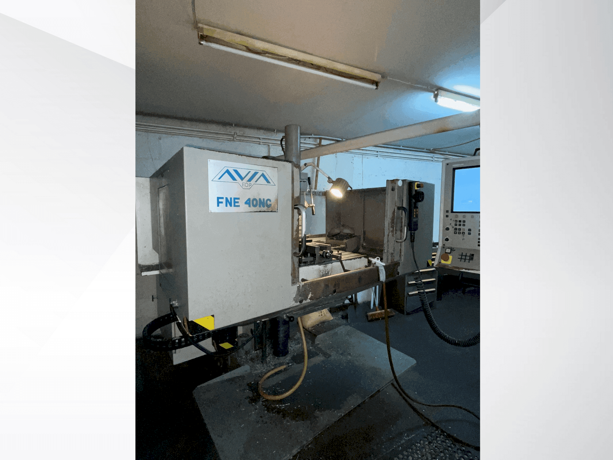 Vooraanzicht  van Avia									 FNE 40NC  machine