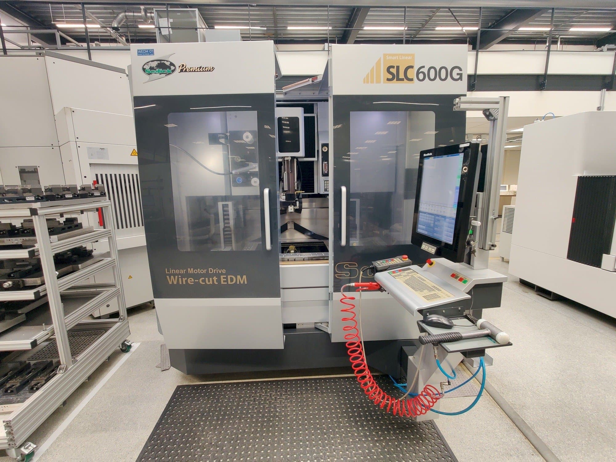 Vooraanzicht  van Sodick SPW600  machine