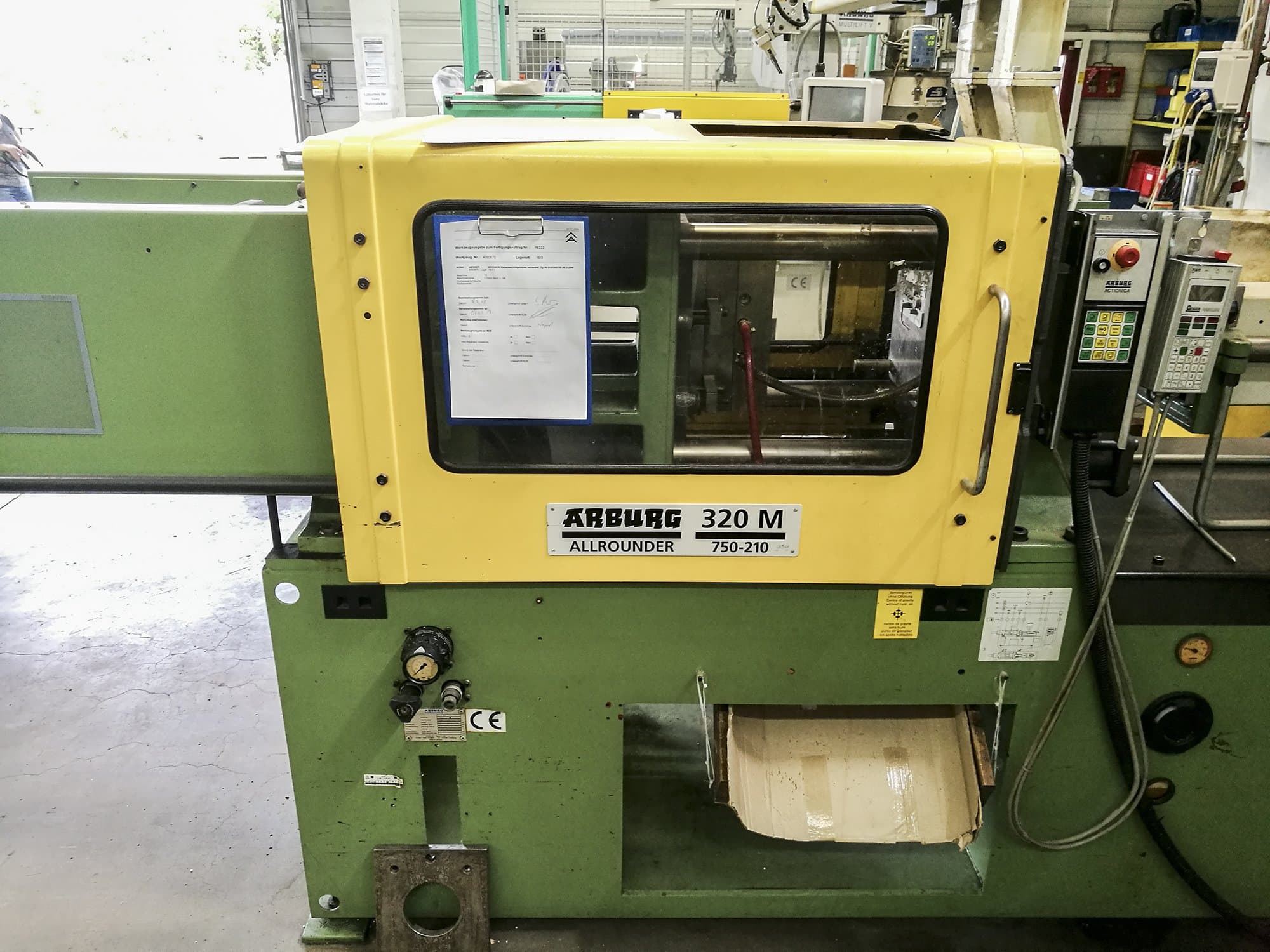 Vooraanzicht  van Arburg 320M 750-210 machine