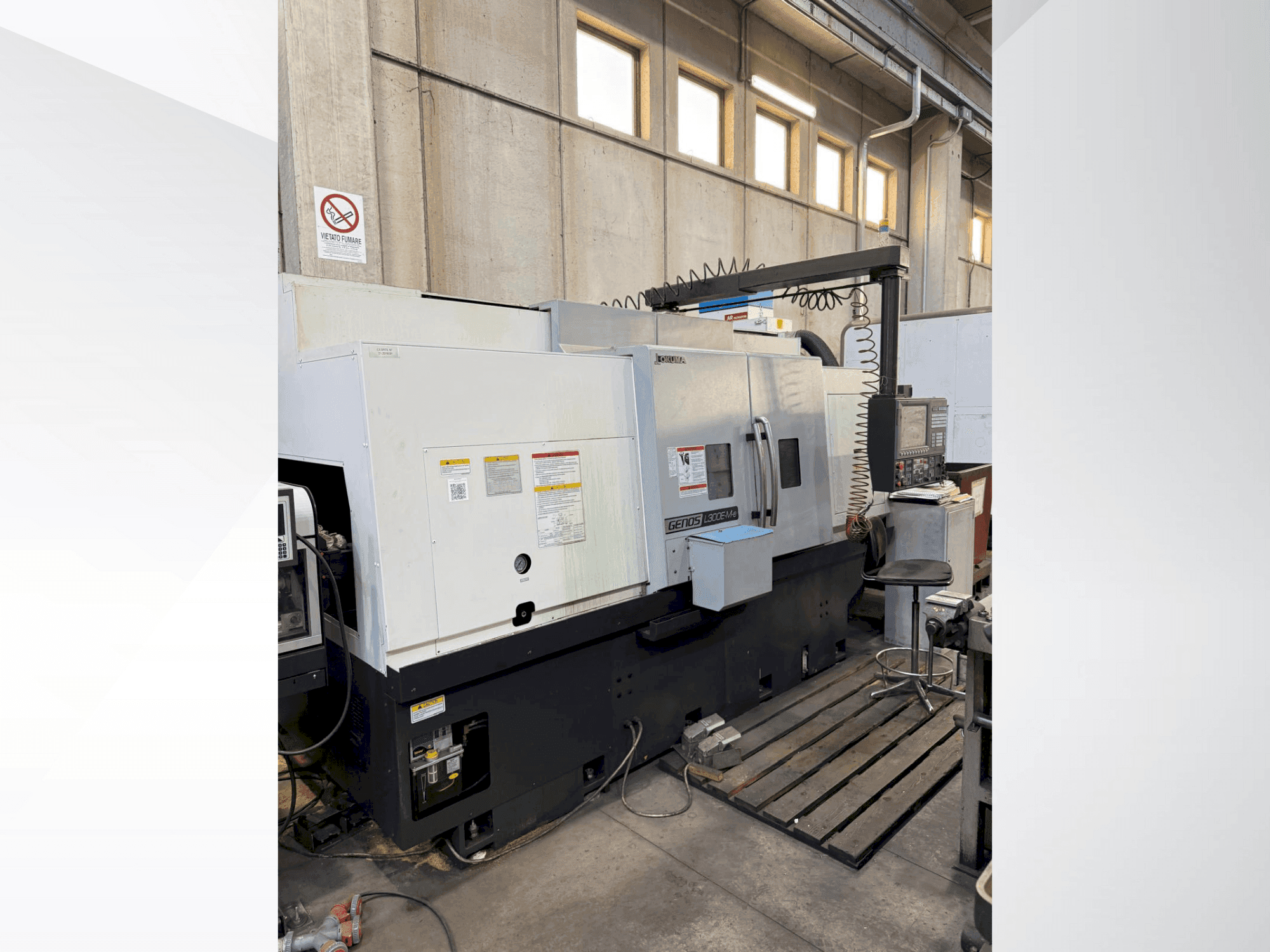 Vooraanzicht  van Okuma Genos L 300E-MY-e  machine