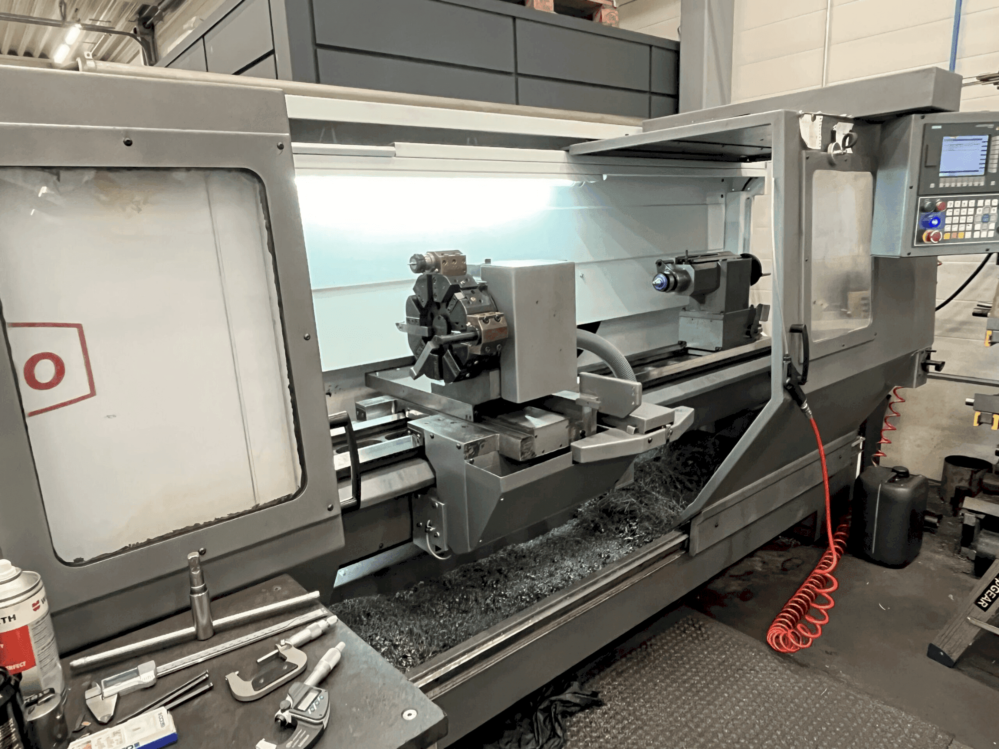 Vooraanzicht  van Pinacho SE 325/2000  machine