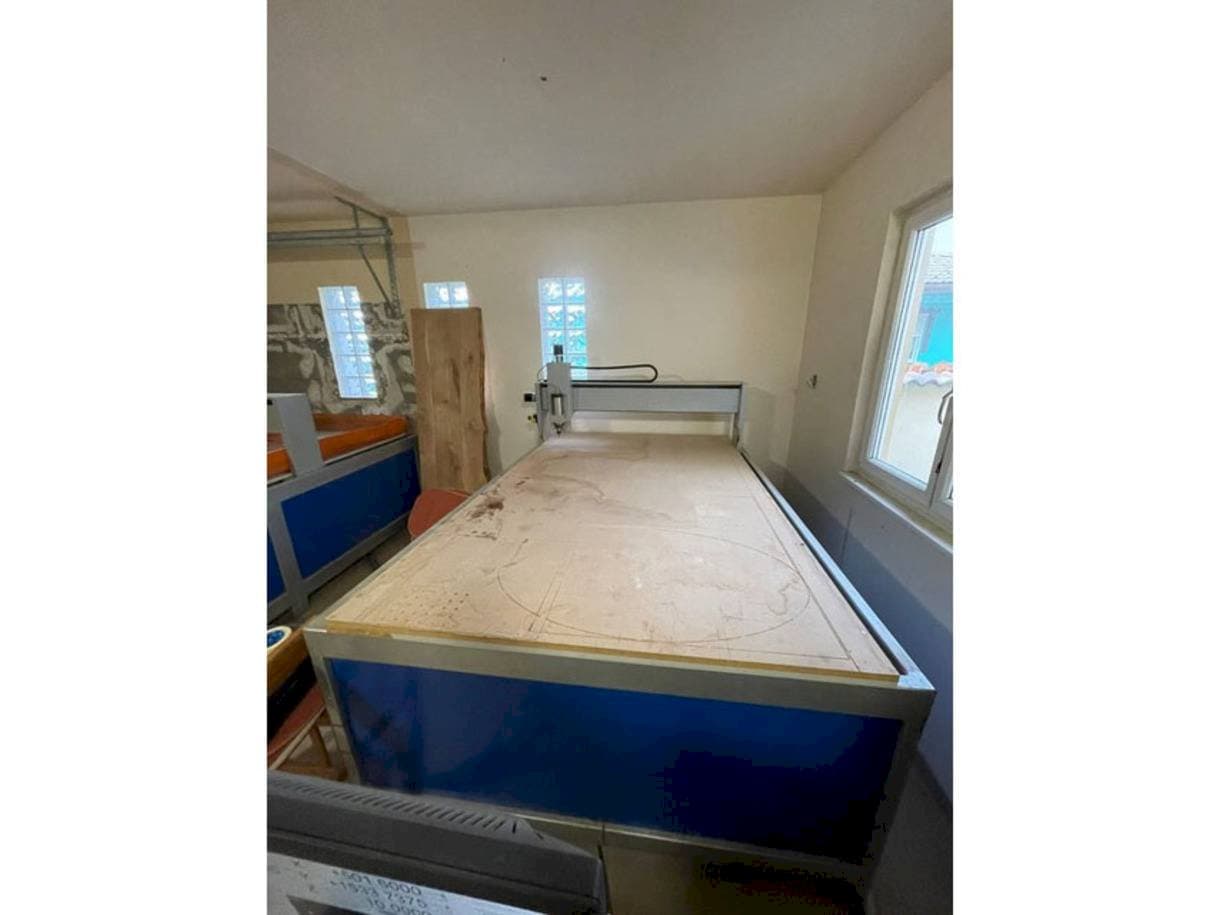 Vooraanzicht  van ALTMAN T2  machine