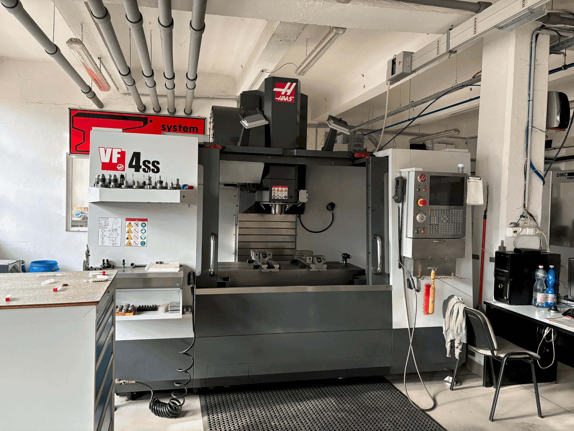 Vooraanzicht  van HAAS HASS VS4SS  machine