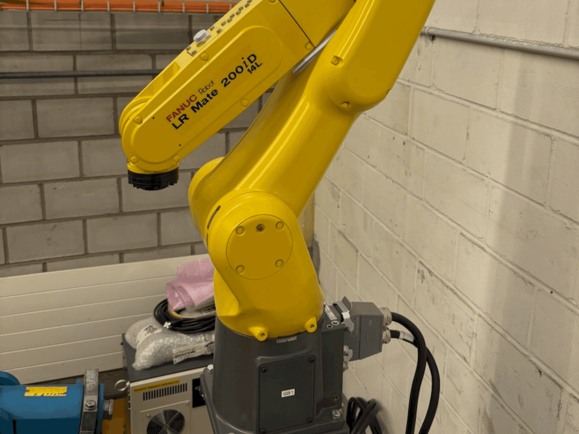 Vooraanzicht  van FANUC LR Mate 200 iD 14L  machine