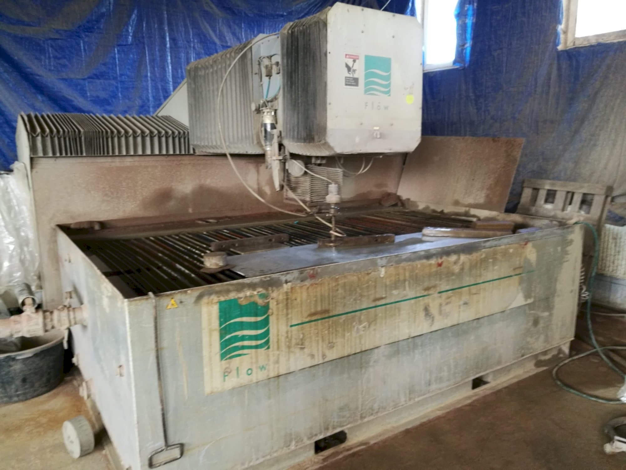 Vooraanzicht  van Flow IFB 2412  machine