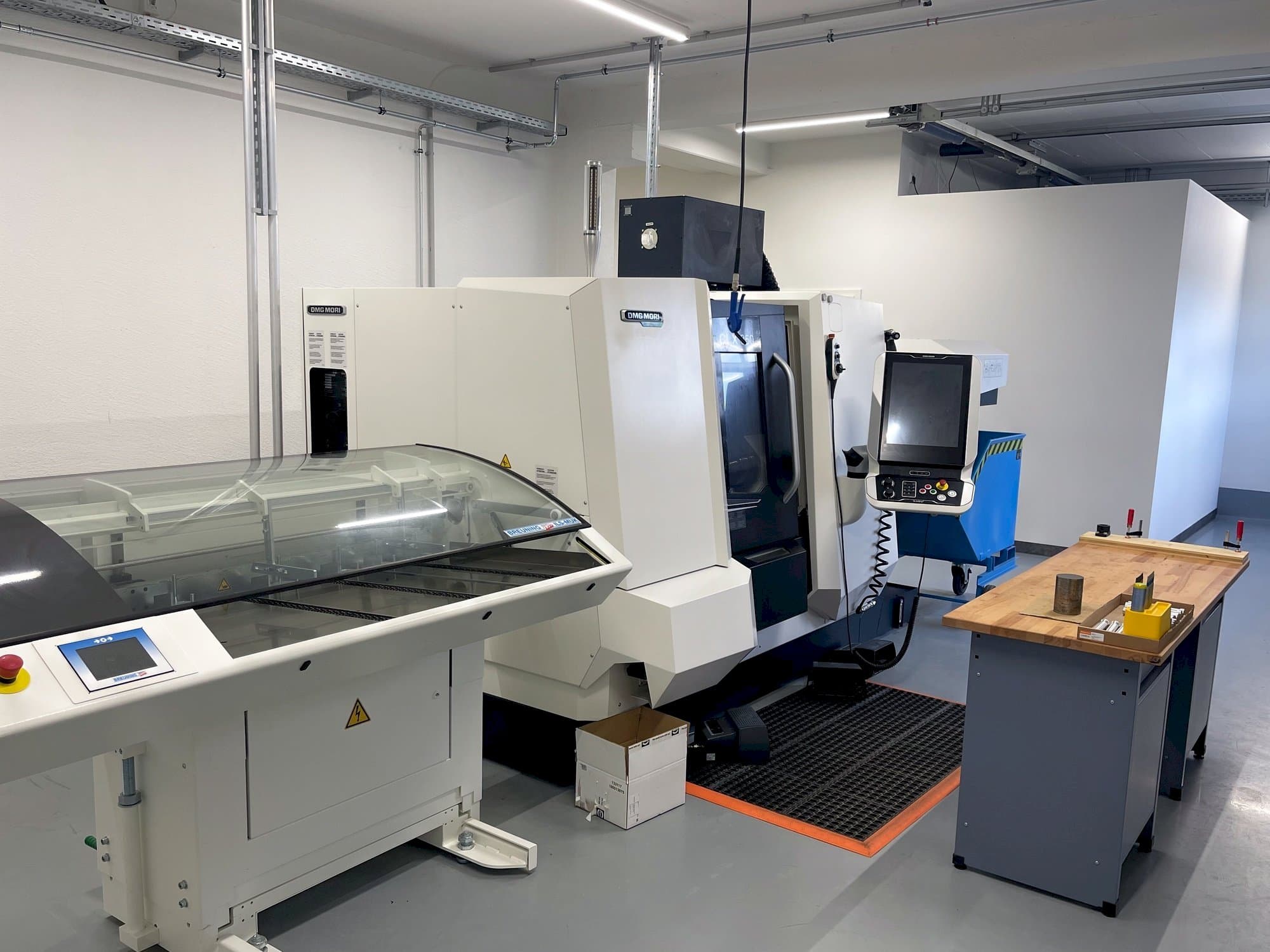 Vooraanzicht  van DMG Mori Seiki CLX 350 V6  machine