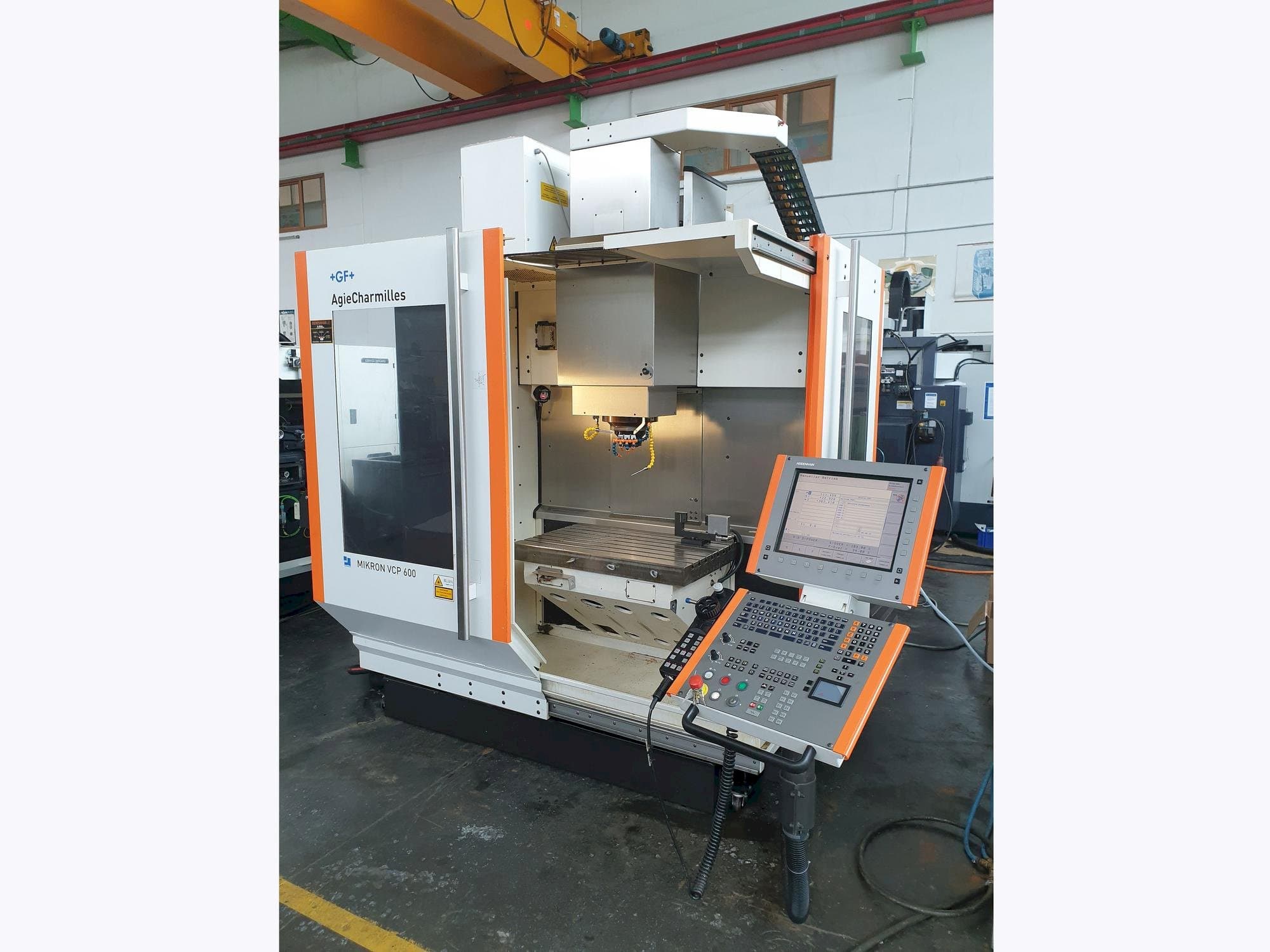 Vooraanzicht  van MIKRON VCP 600  machine