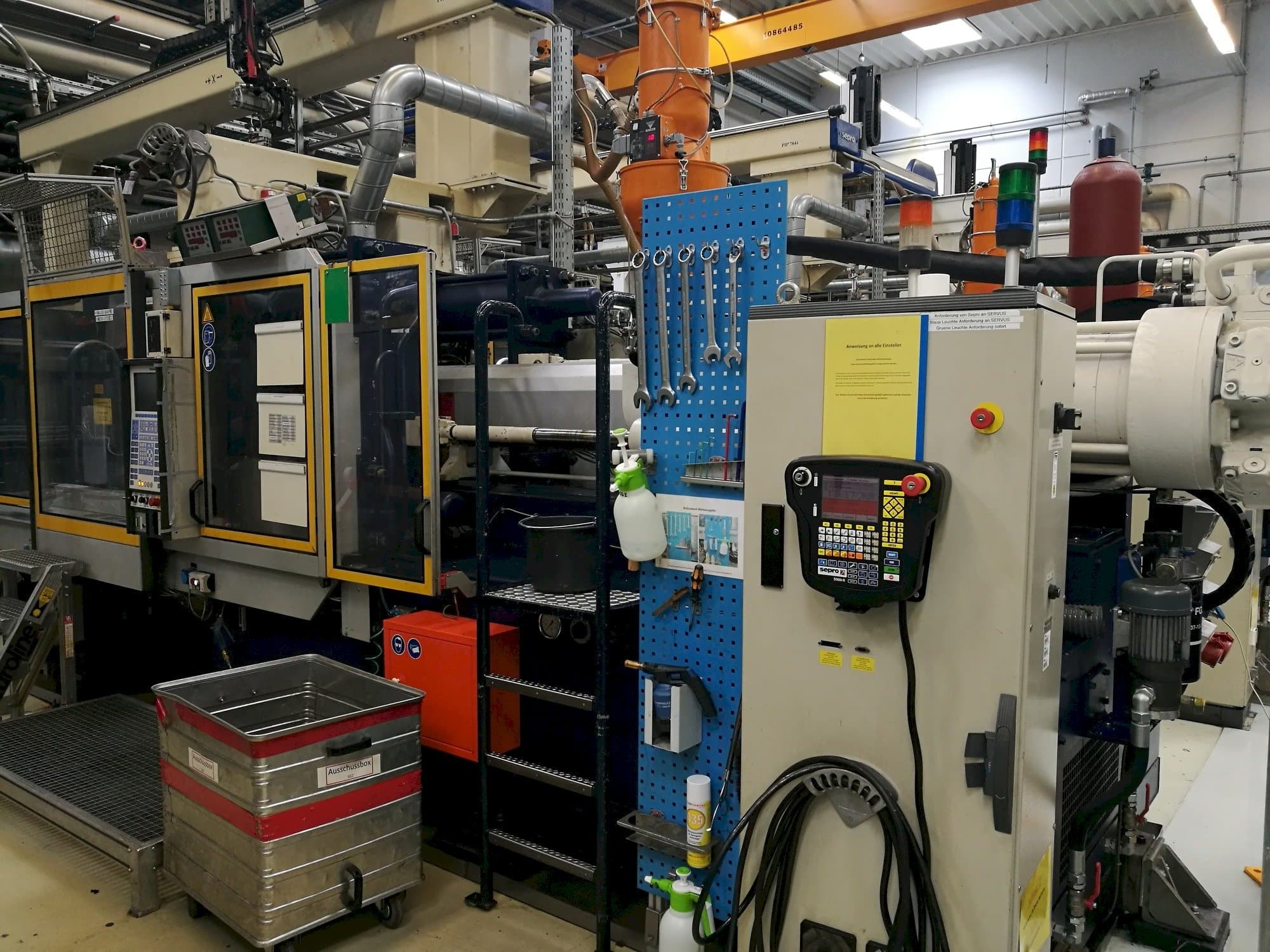 Vooraanzicht  van Krauss Maffei 350-2700 C2  machine