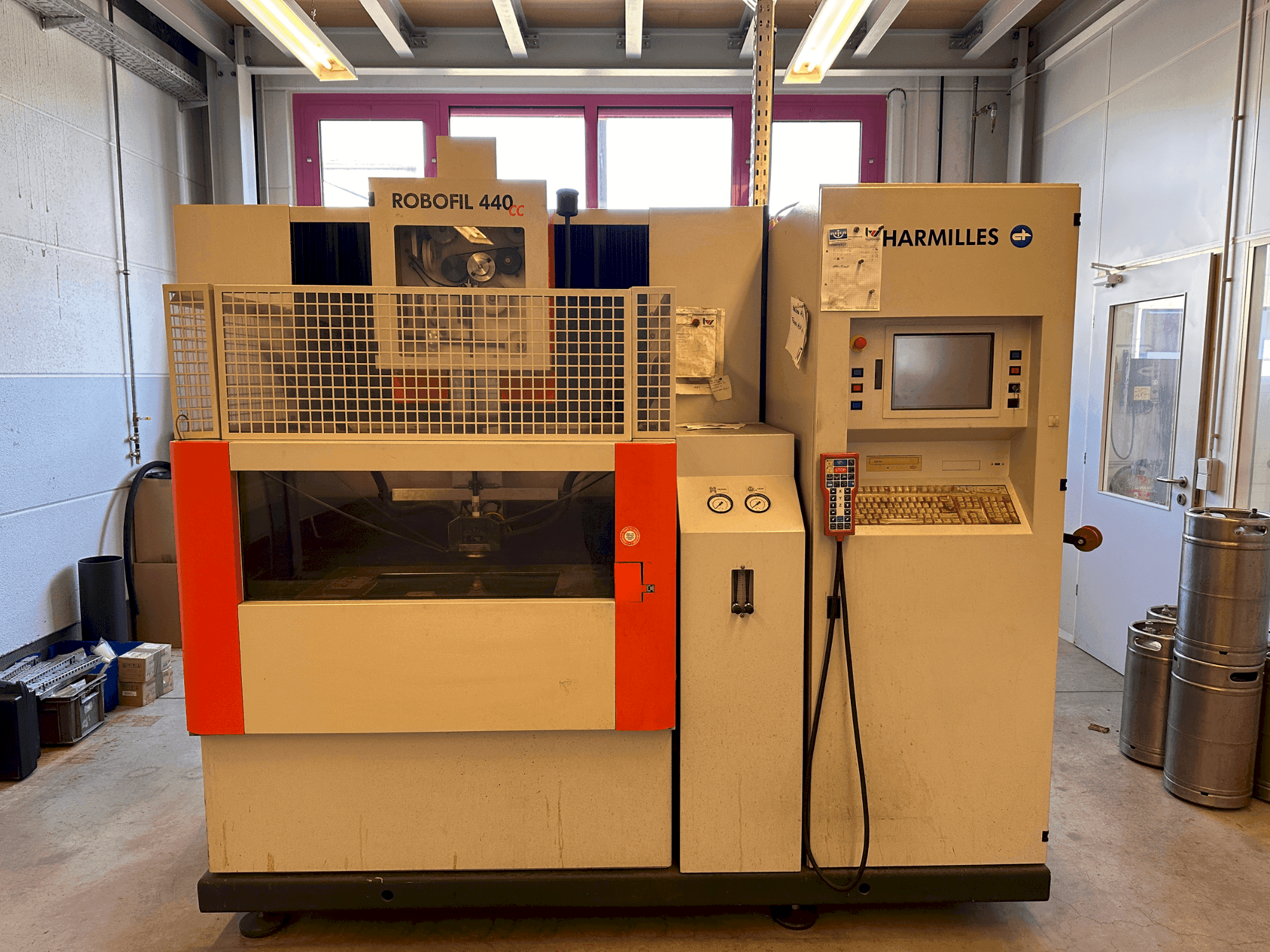 Vooraanzicht  van CHARMILLES Robofil 440 CC  machine