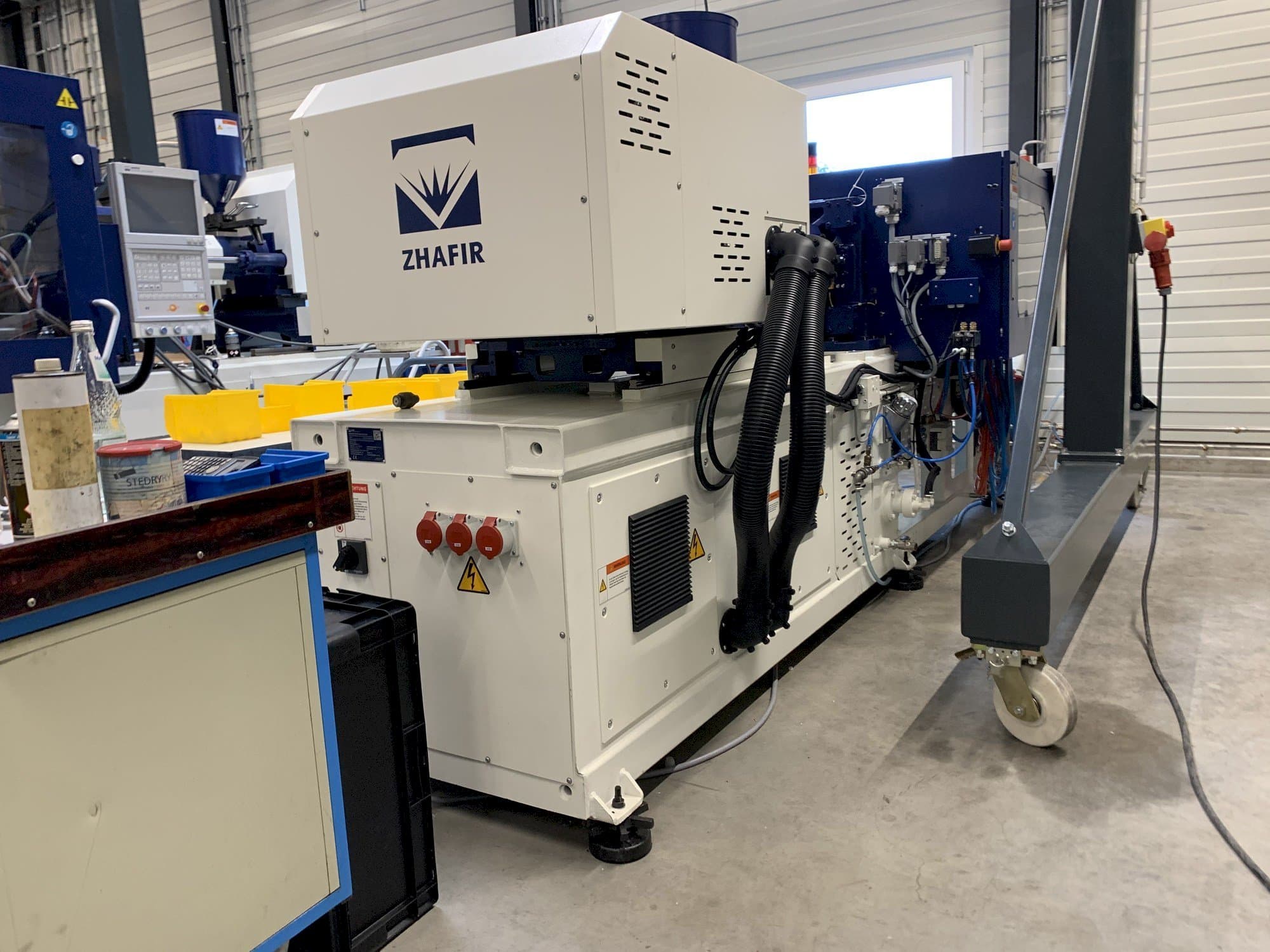 Linkerzijdeaanzicht  van ZHAFIR ZERES 600 Haitian  machine