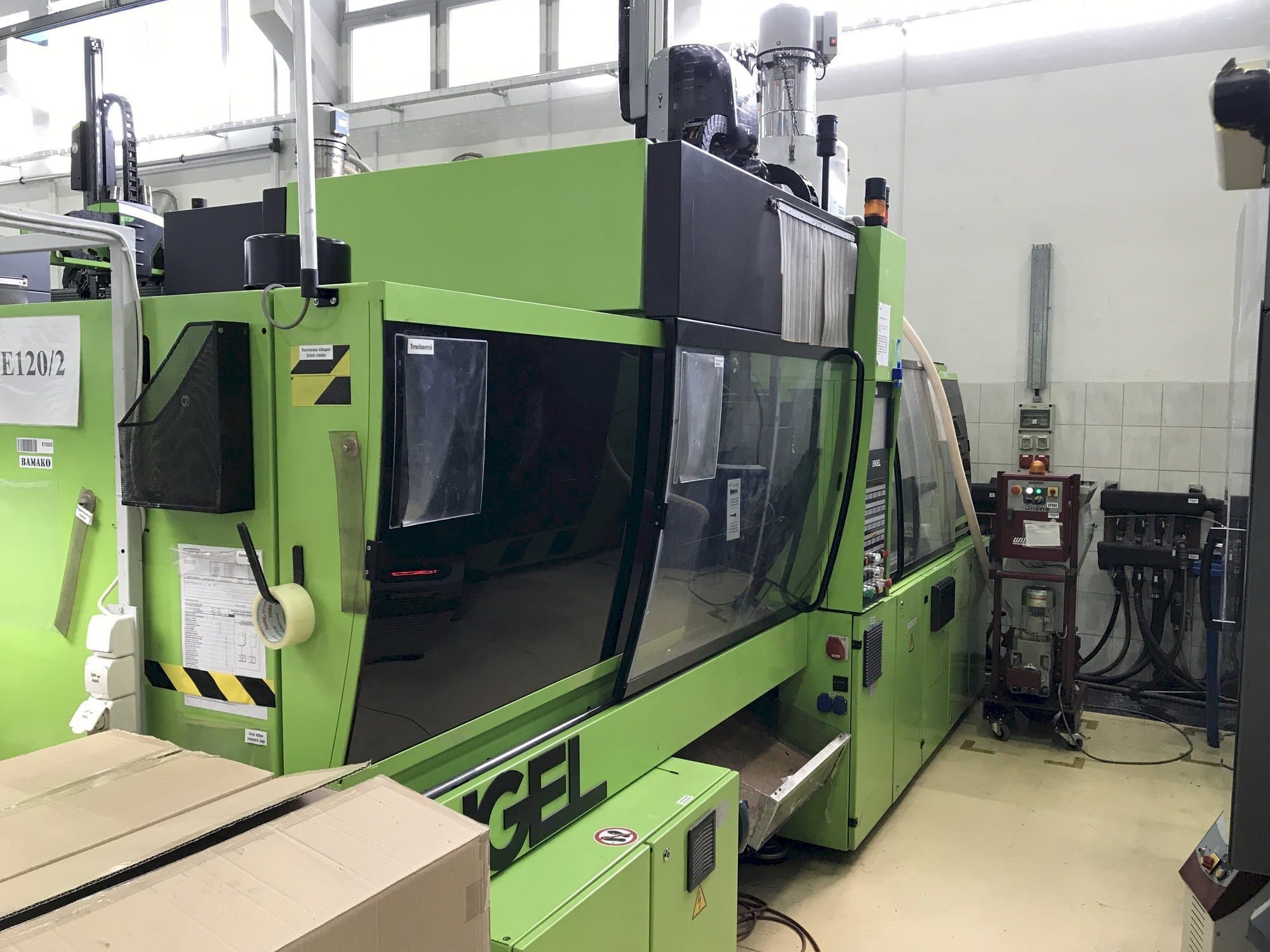 Vooraanzicht  van ENGEL VC 500/120 Plus  machine