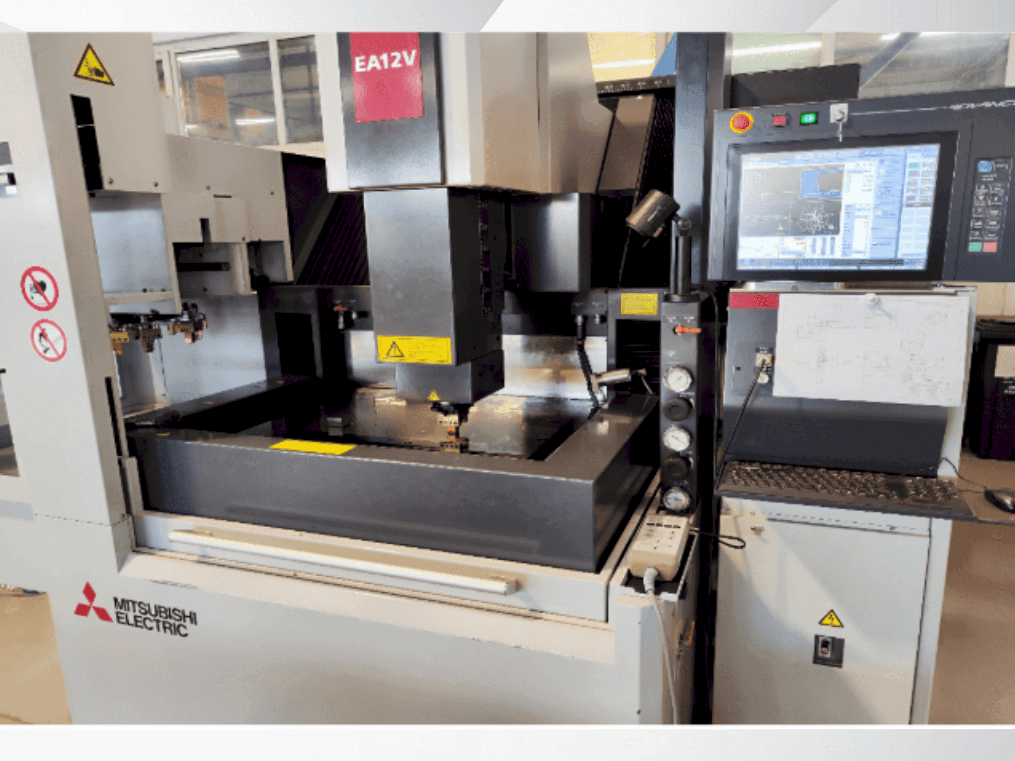 Vooraanzicht  van Mitsubishi EA12VM ADVANCE  machine