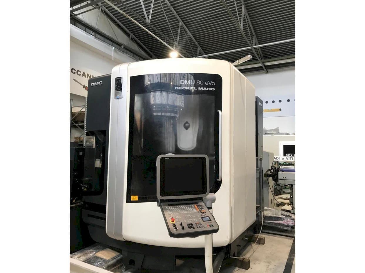 Vooraanzicht  van DMG MORI DMU 80 EVO  machine