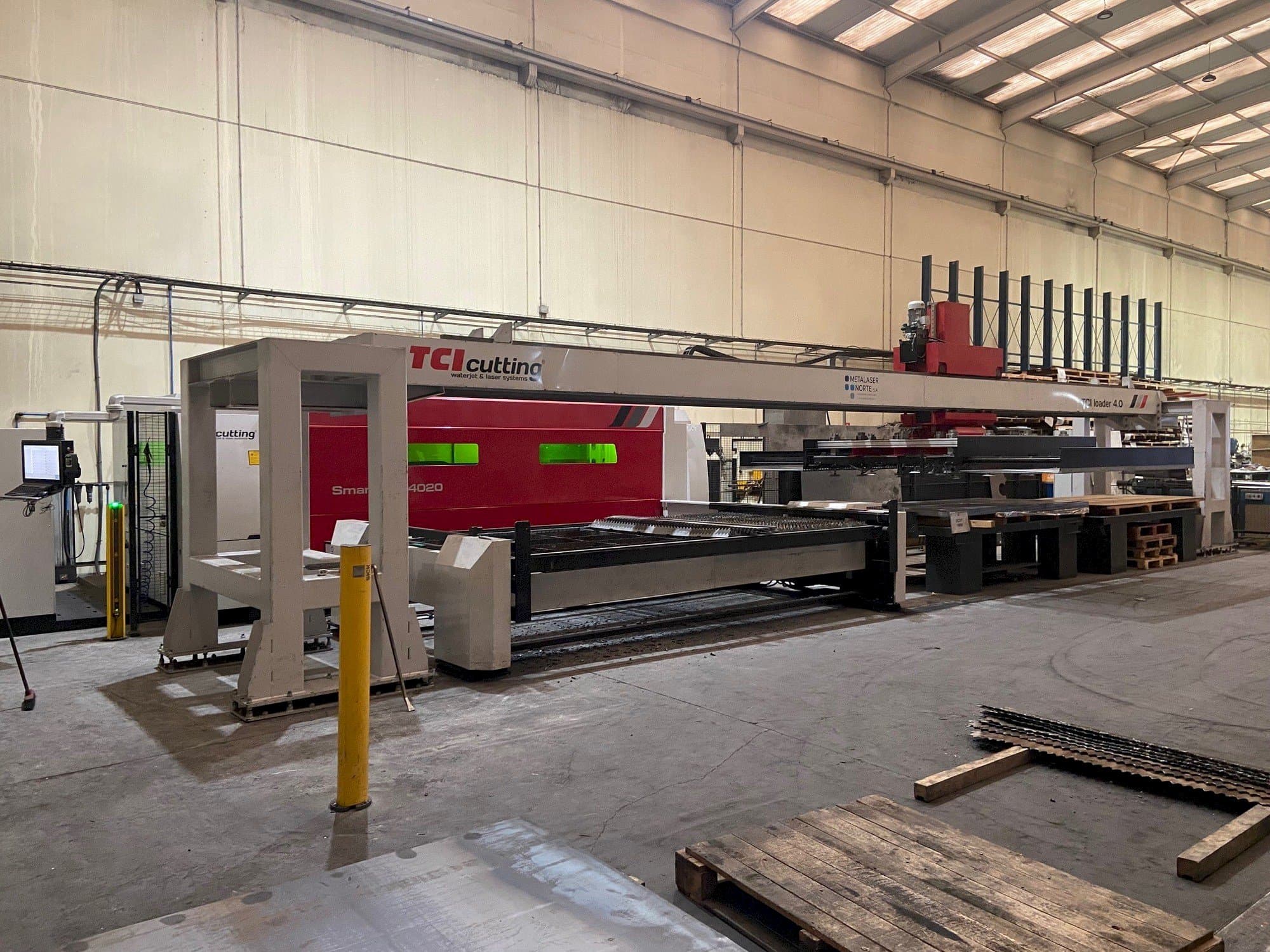 Vooraanzicht  van TCI Smartline Fiber 4020  machine