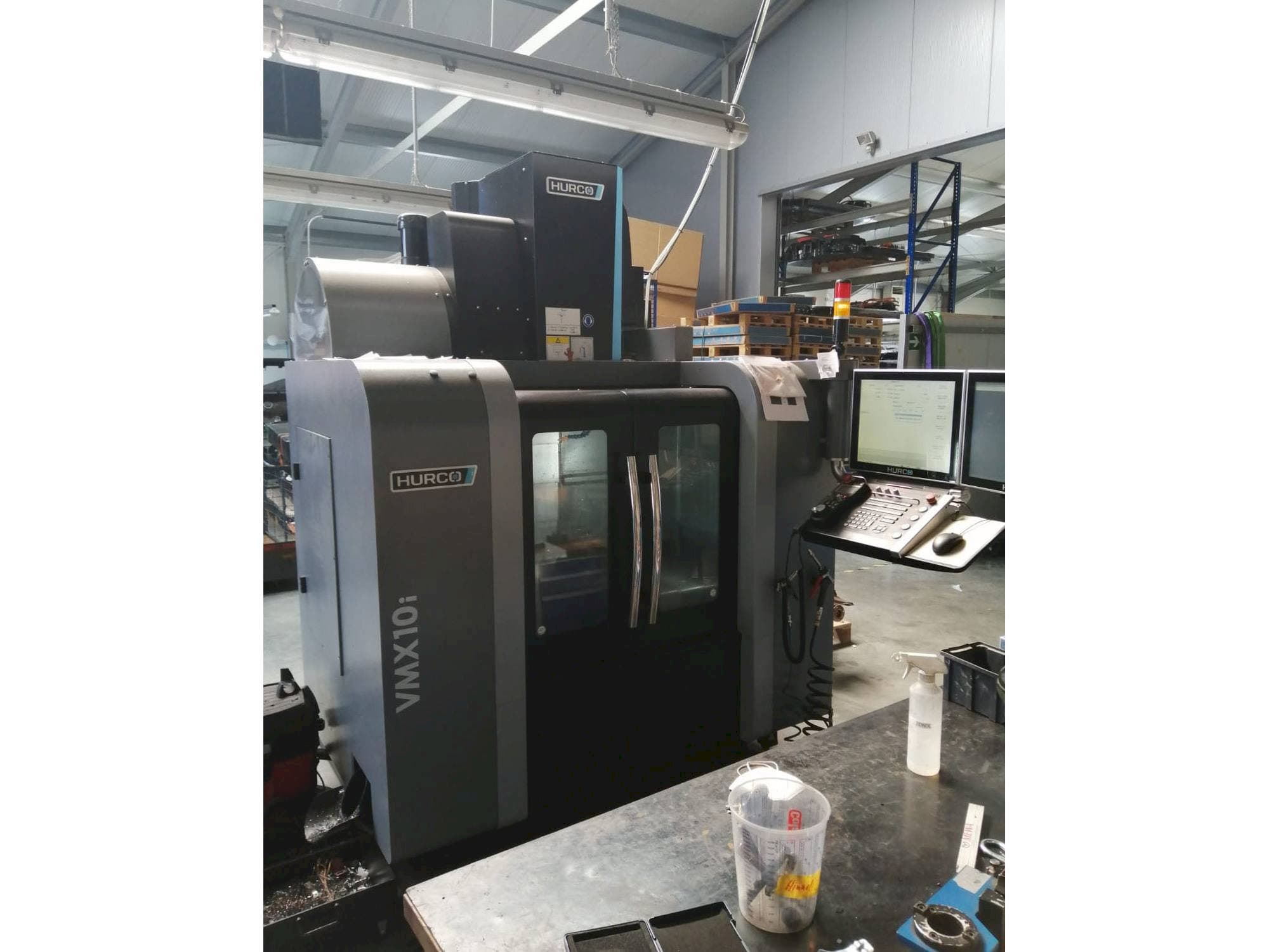 Vooraanzicht  van Hurco VMX10i  machine