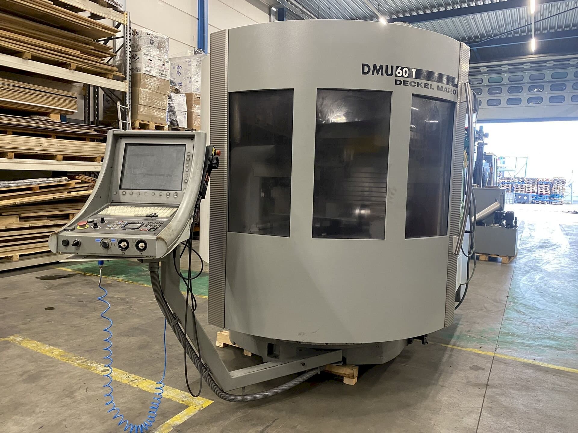 Vooraanzicht  van DECKEL MAHO DMU60T  machine