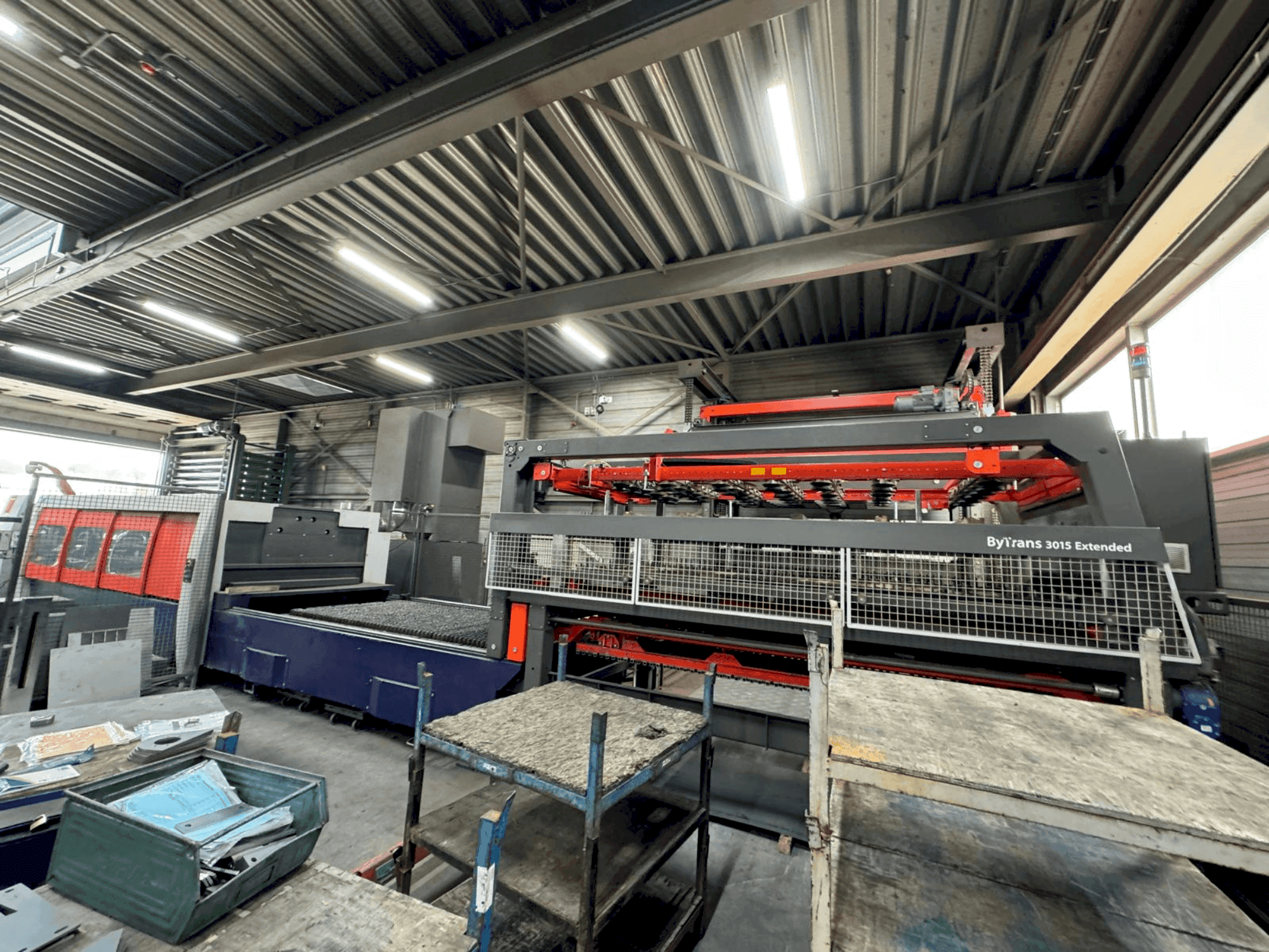 Vooraanzicht  van Bystronic Bytower 3015 + Bytrans Extended 3015  machine