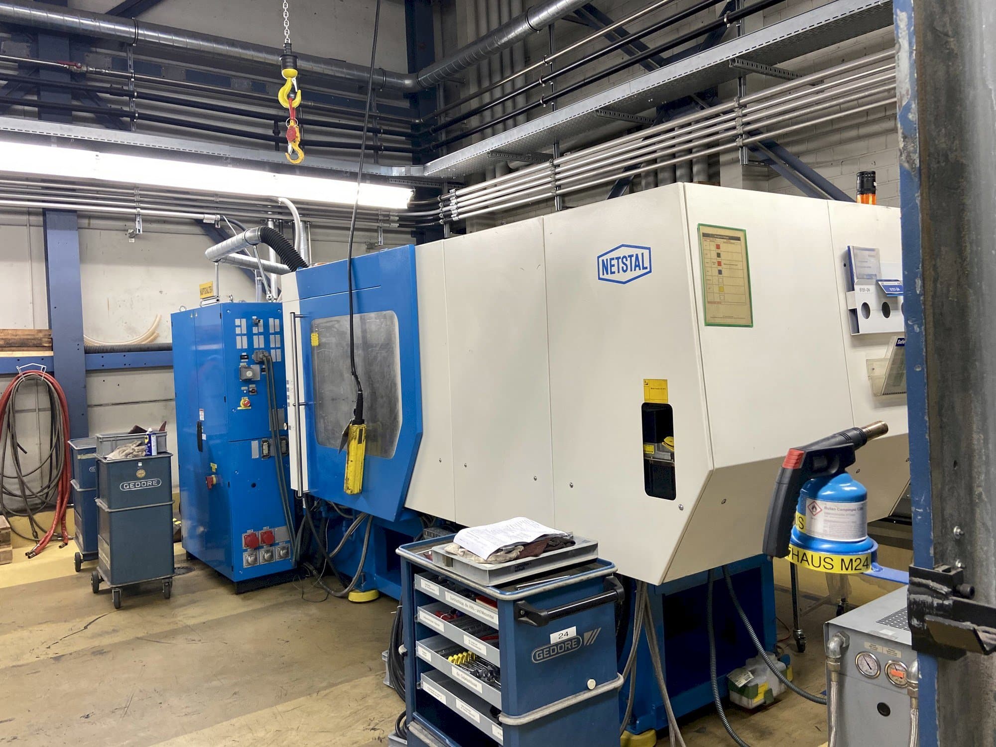 Vooraanzicht  van Netstal Synergy 1500K/460  machine