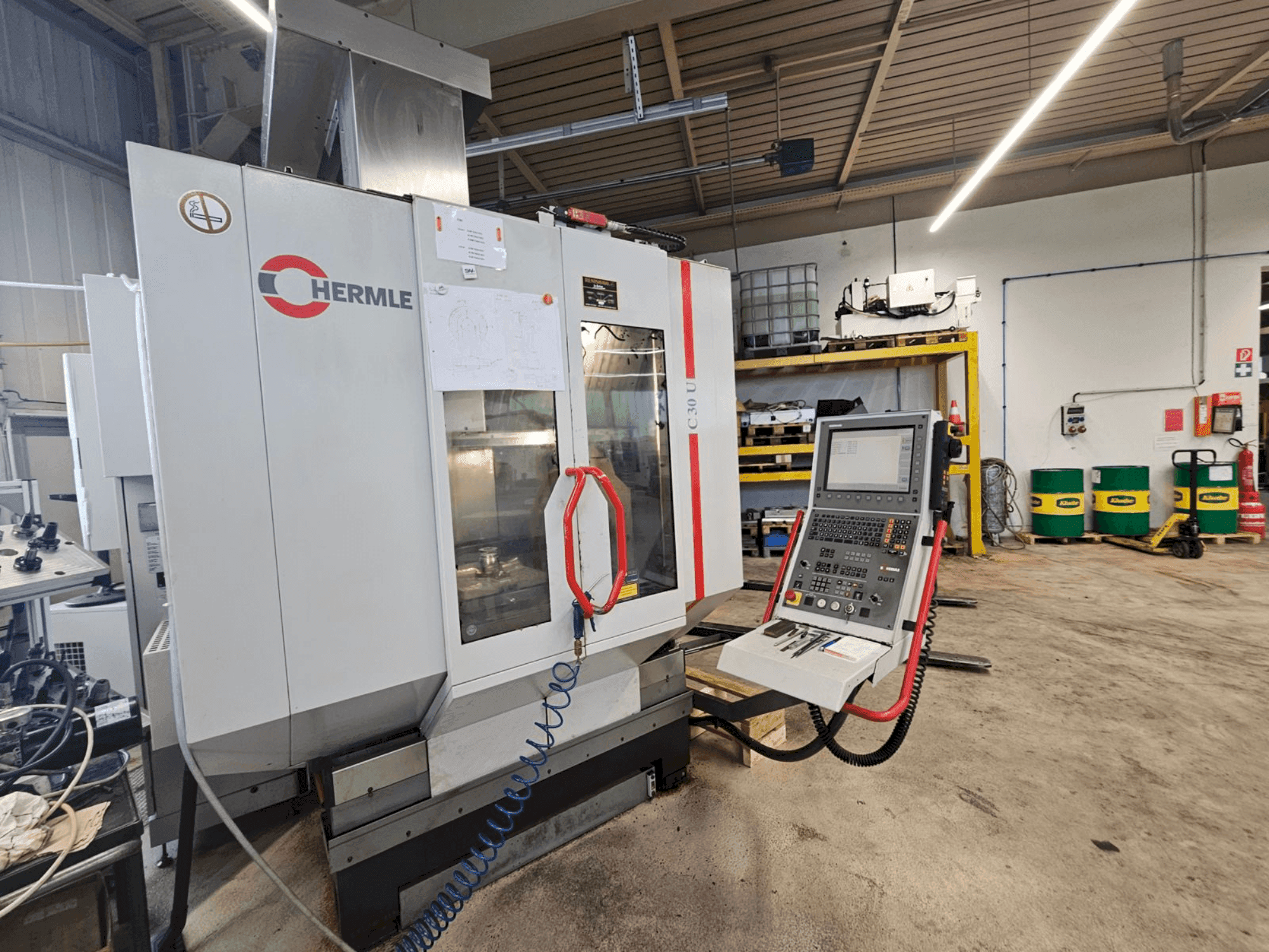 Vooraanzicht  van HERMLE C 30 U  machine