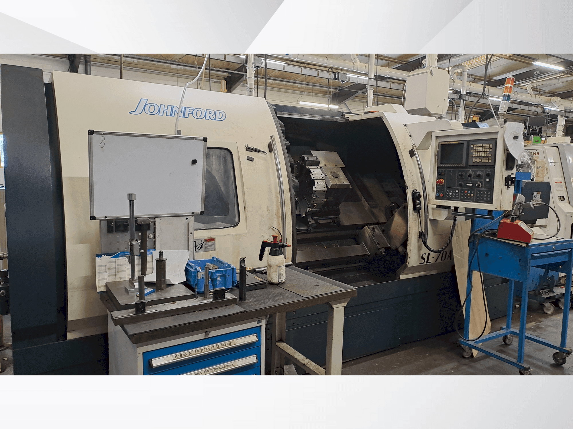 Vooraanzicht  van Johnford SL-70A  machine