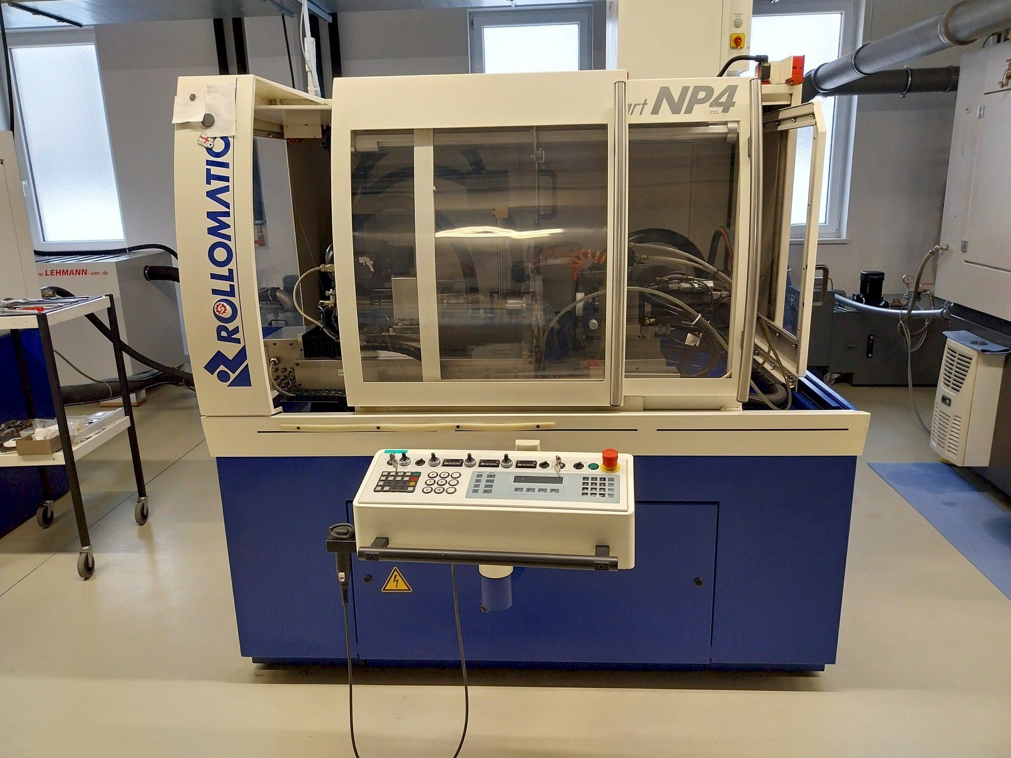 Vooraanzicht  van ROLLOMATIC NP4  machine