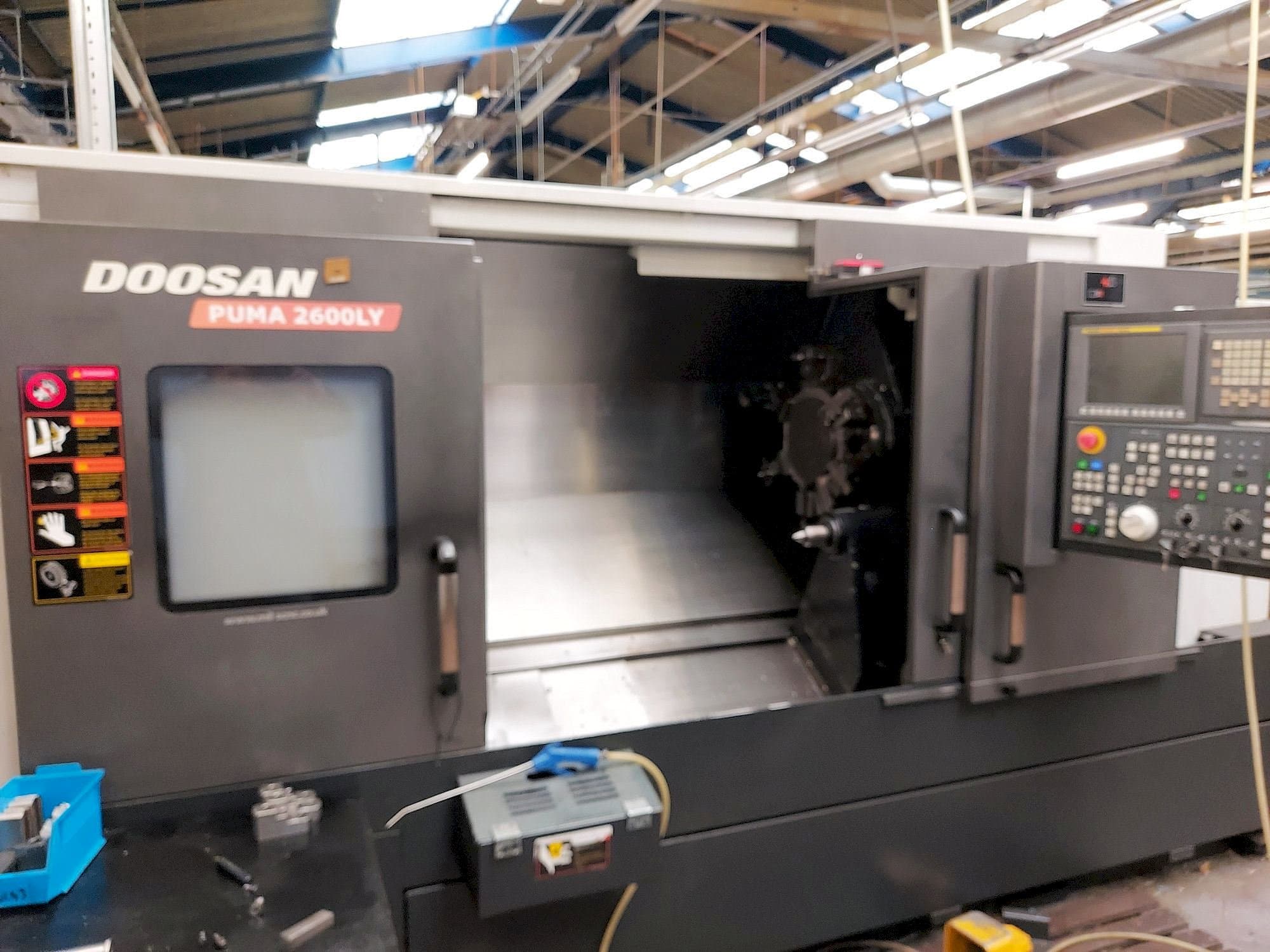 Vooraanzicht  van Doosan Puma 2600LY  machine