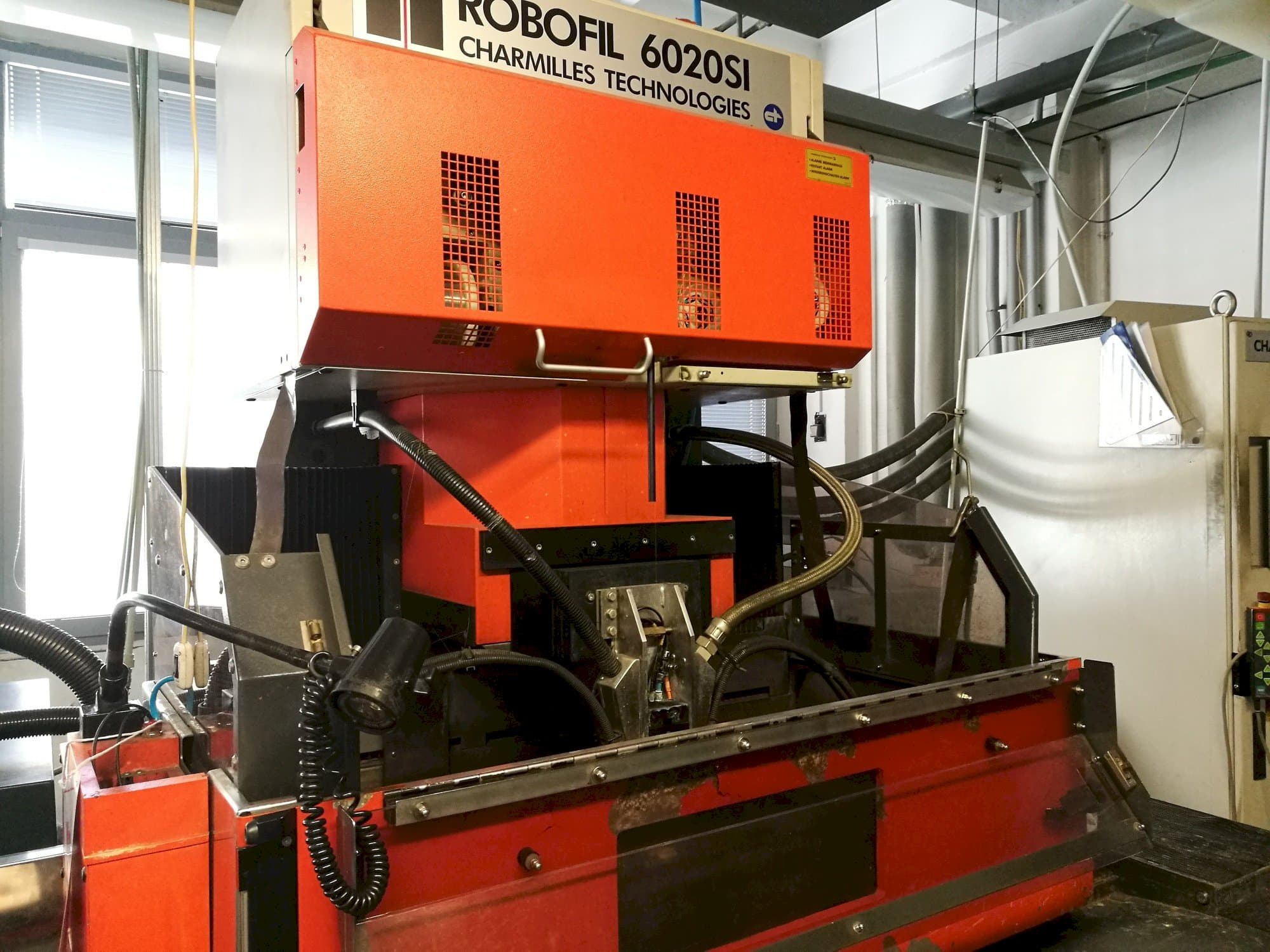 Vooraanzicht  van CHARMILLES Robofil 6020 SI  machine