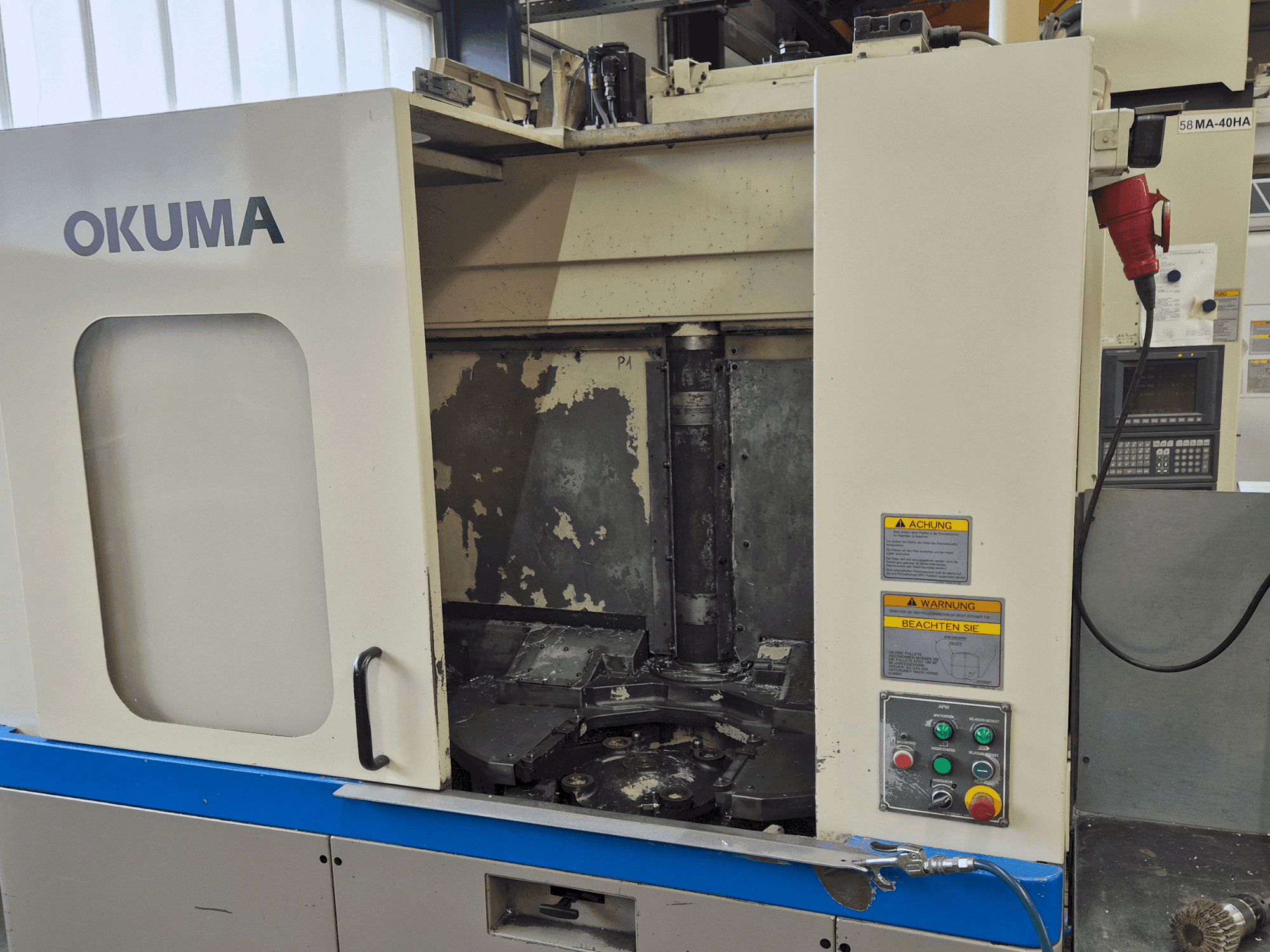 Vooraanzicht  van Okuma MA-40HA  machine